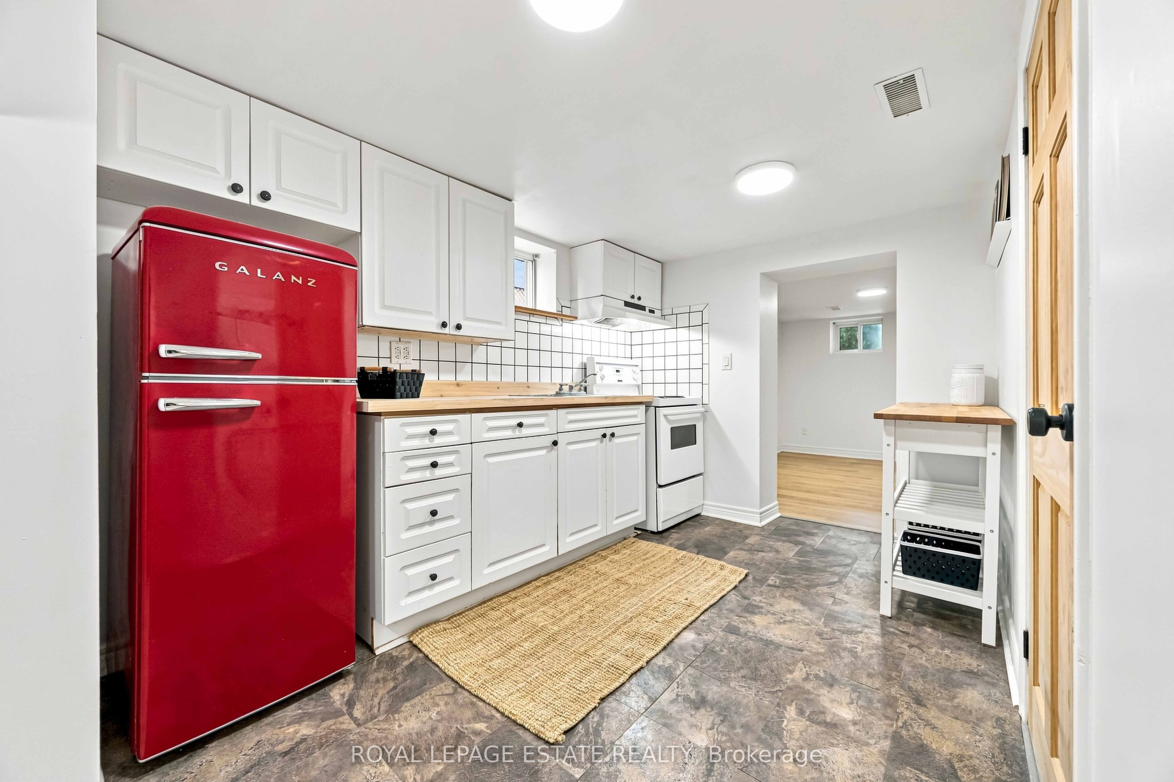 17 Arden Crescent lower, Toronto, ON M1L 3R6 photo 3