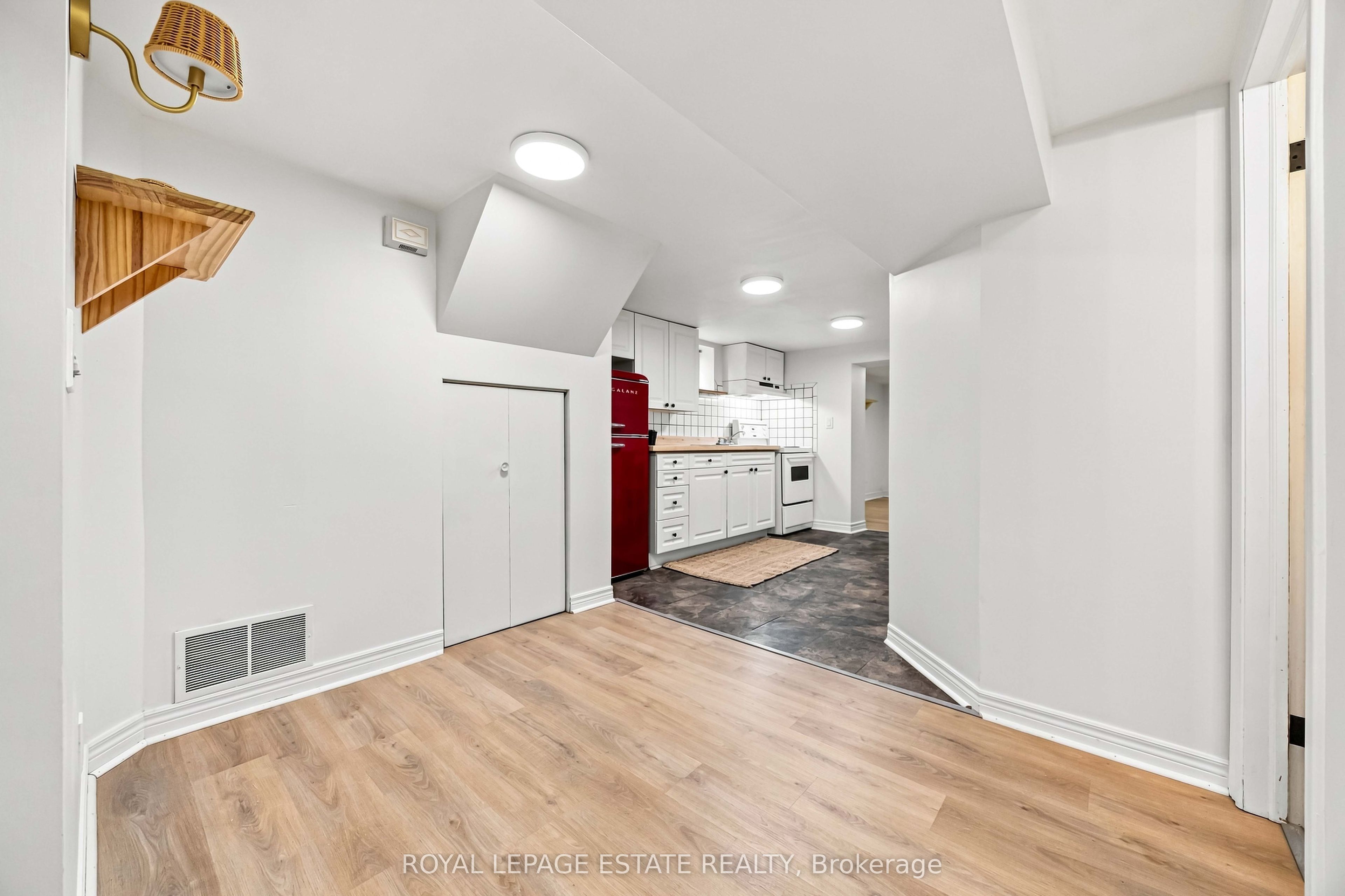 17 Arden Crescent lower, Toronto, ON M1L 3R6 photo 5
