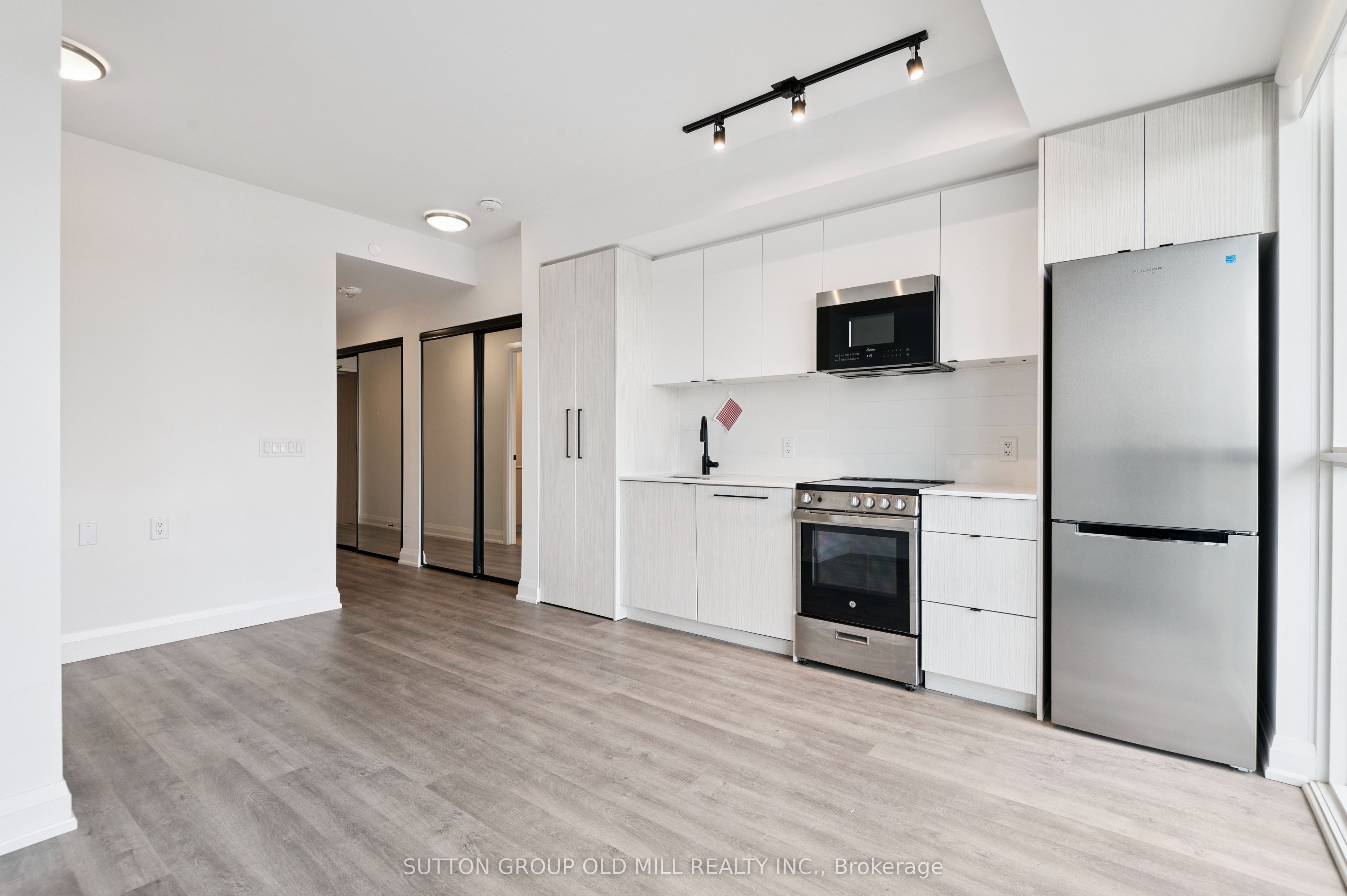 2369 Danforth Avenue E 607, Toronto, ON M4C 0B1 photo 4