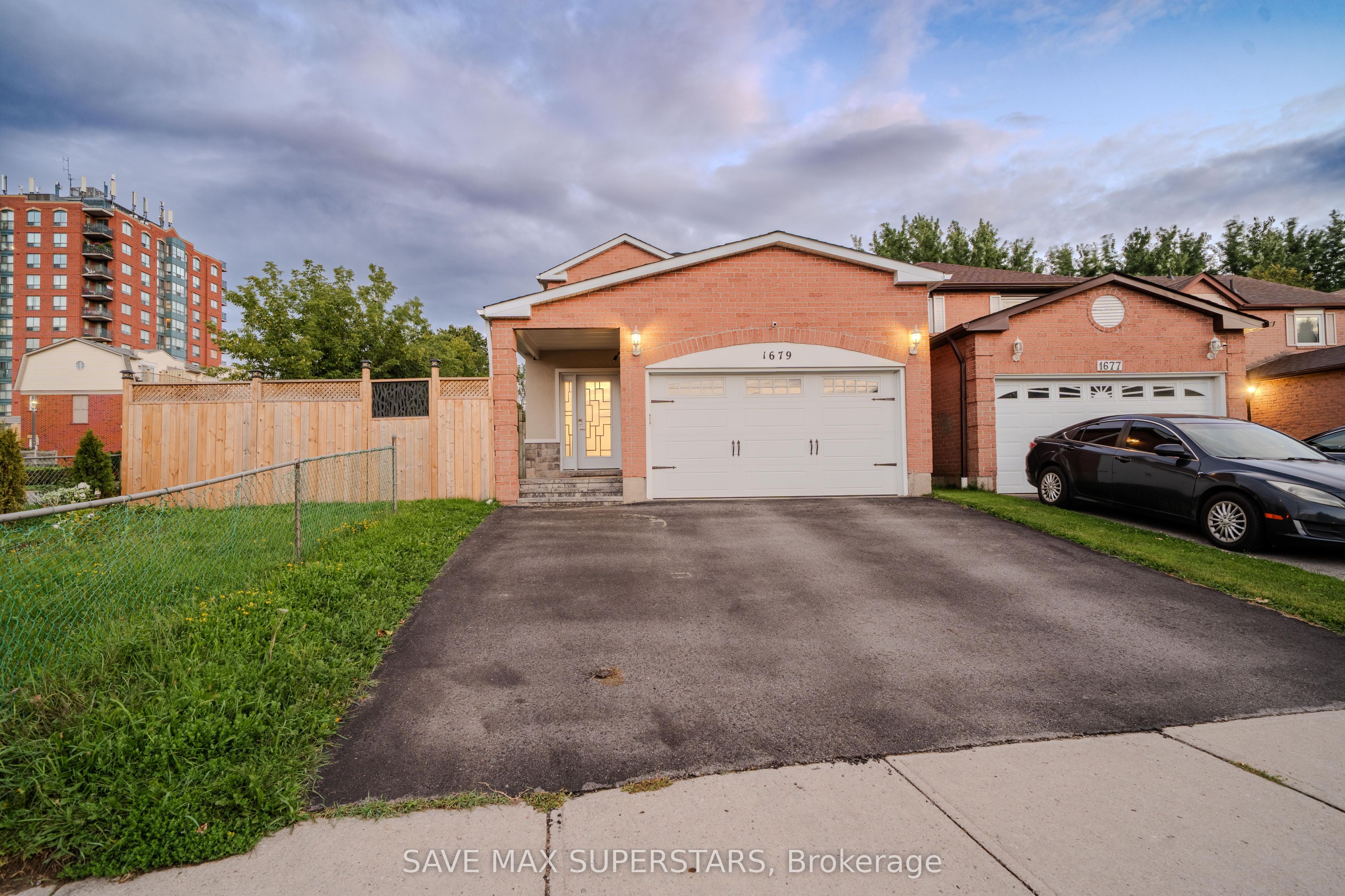 1679 Portland Court, Pickering, ON L1V 5L5 photo 3