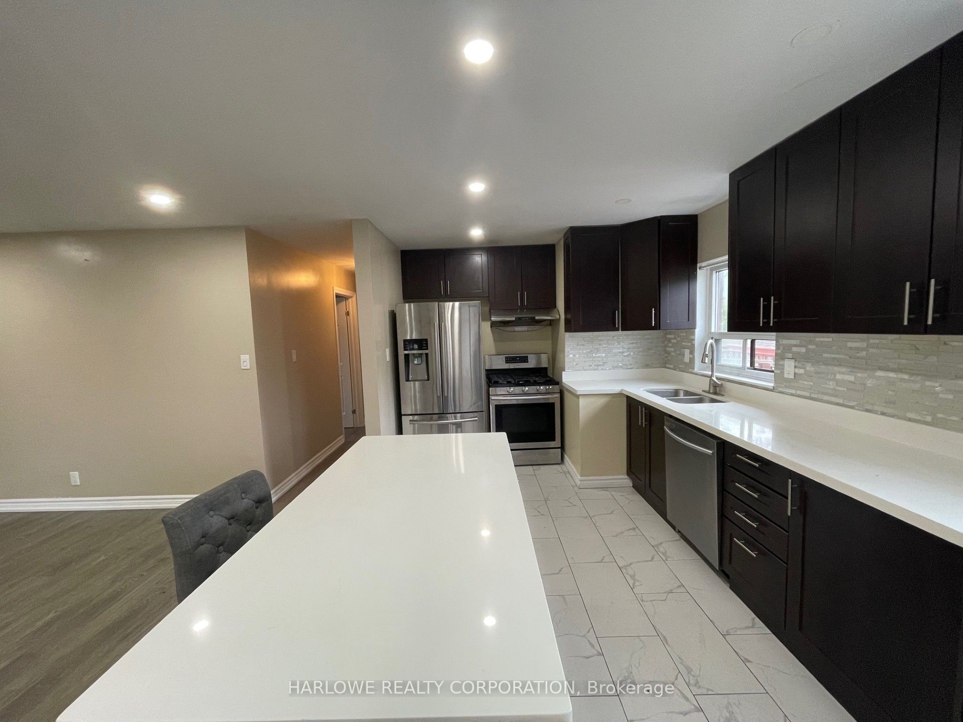 909 Reytan Boulevard Main, Pickering, ON L1W 1Y9