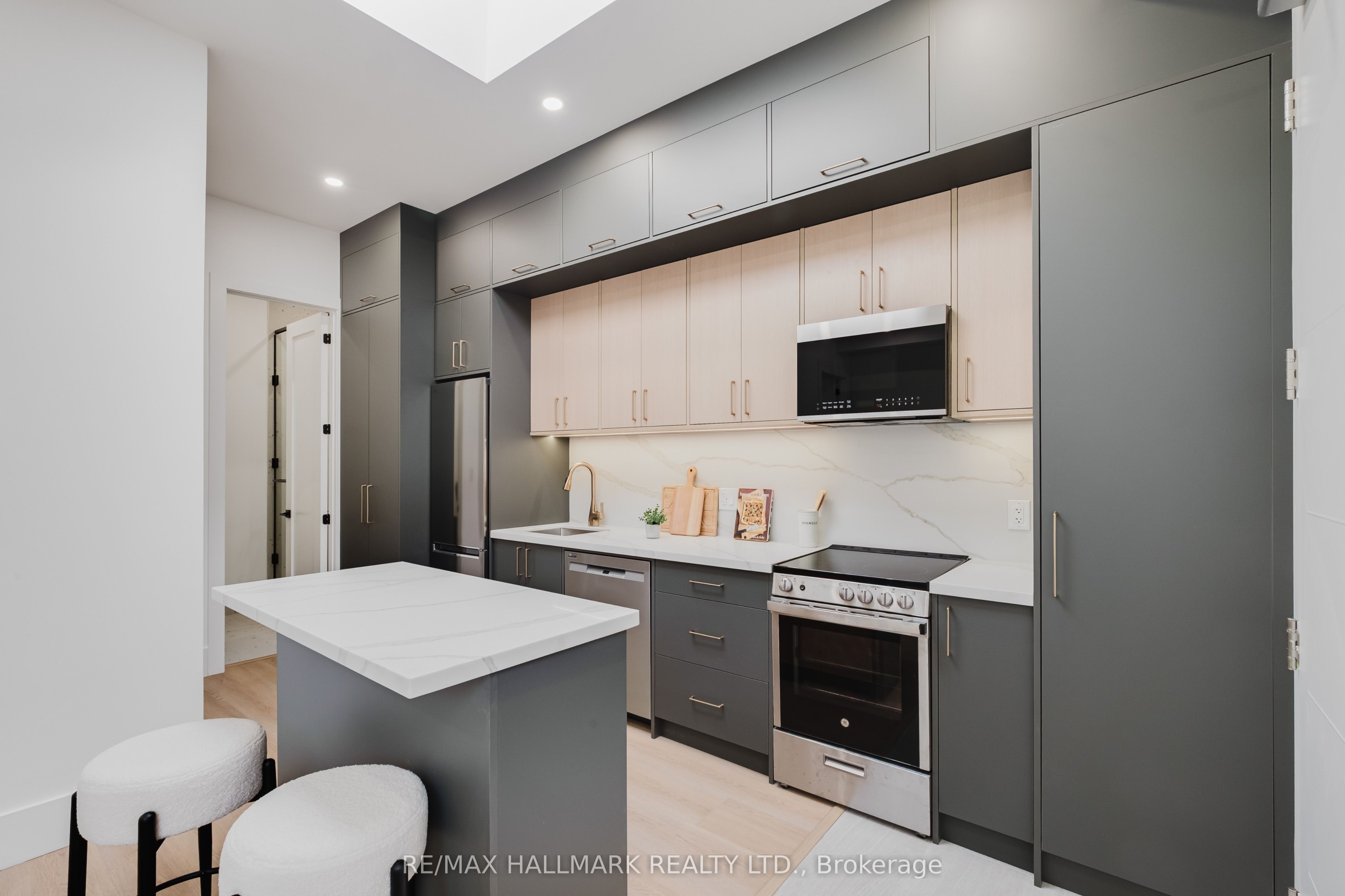37 MILVERTON Boulevard Garden Suite, Toronto, ON M4J 1T5 photo 5