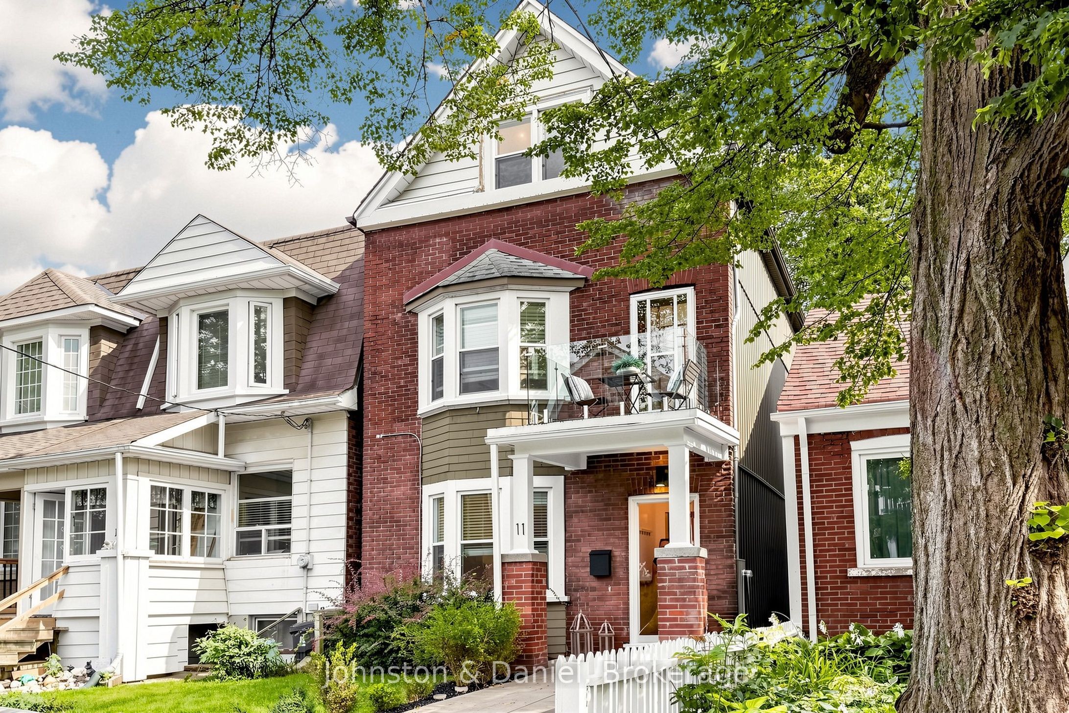 11 Ashland Avenue, Toronto, ON M4L 1J9 photo 2