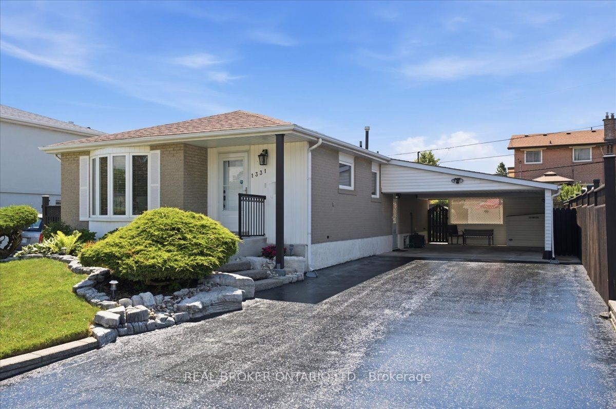 1331 Tatra Drive, Pickering, ON L1W 1K5 photo 2