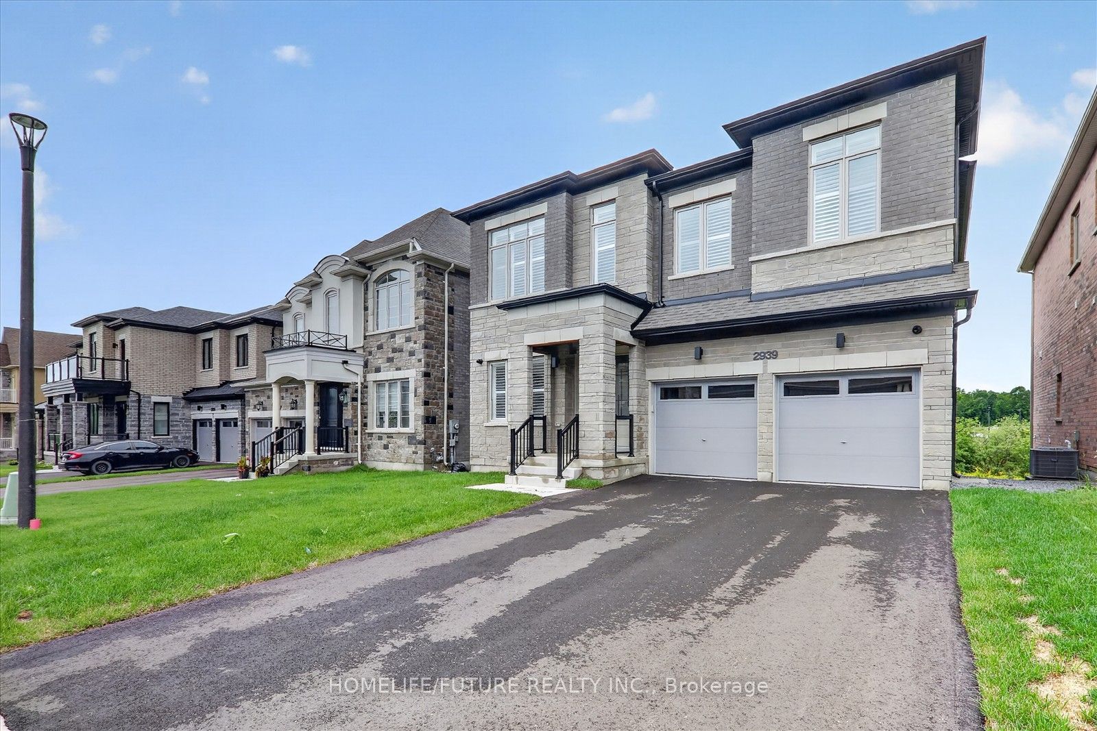 2939 Grindstone Crescent, Pickering, ON L1X 0R5 photo 2
