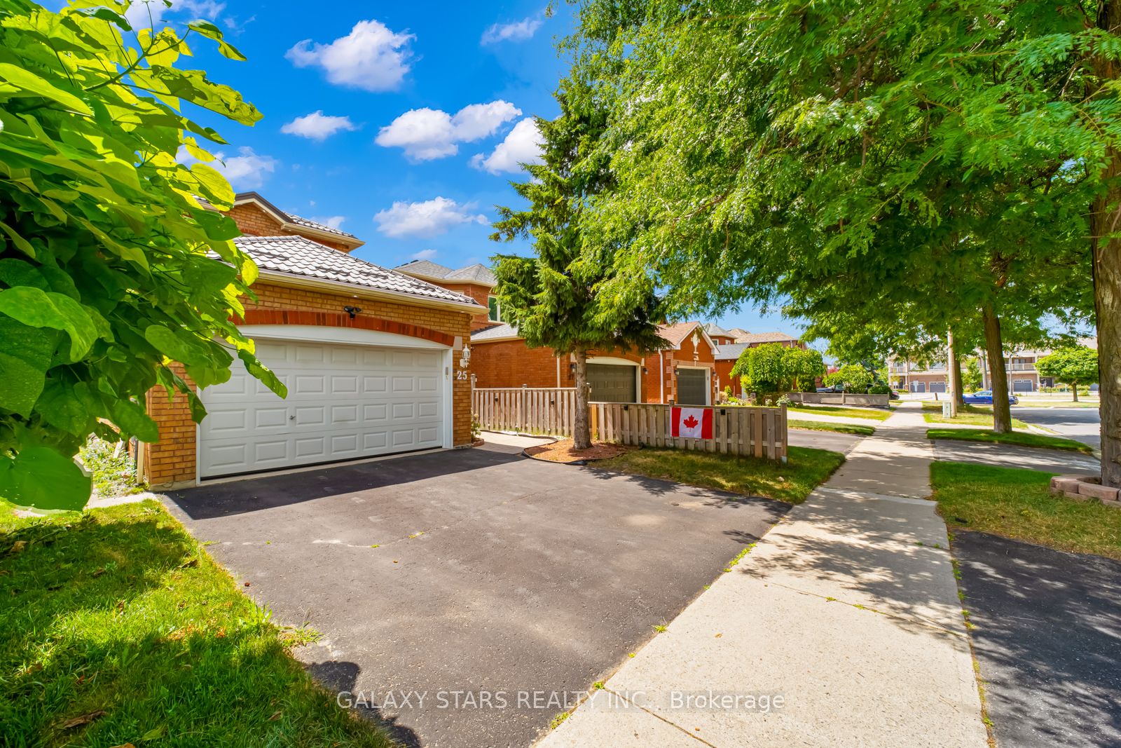 25 Fieldnest Crescent, Whitby, ON L1R 1Z5 photo 3