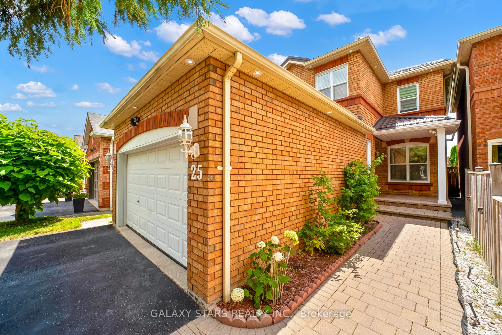 25 Fieldnest Crescent, Whitby, ON L1R 1Z5 photo 4