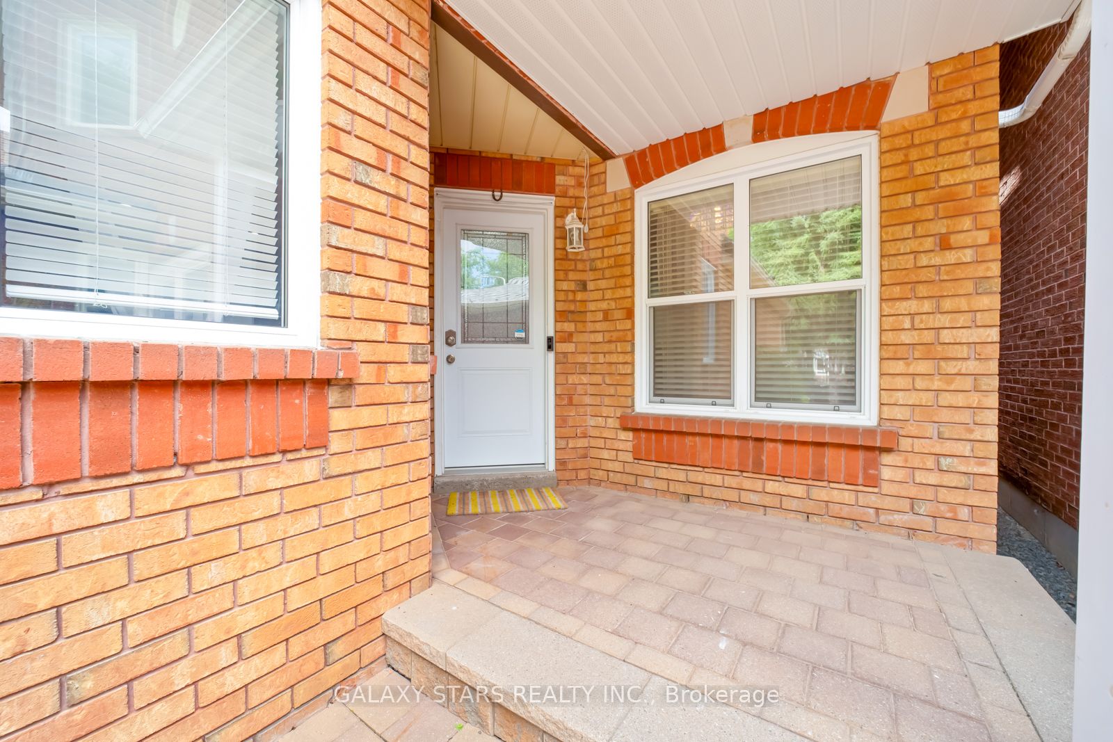 25 Fieldnest Crescent, Whitby, ON L1R 1Z5 photo 5