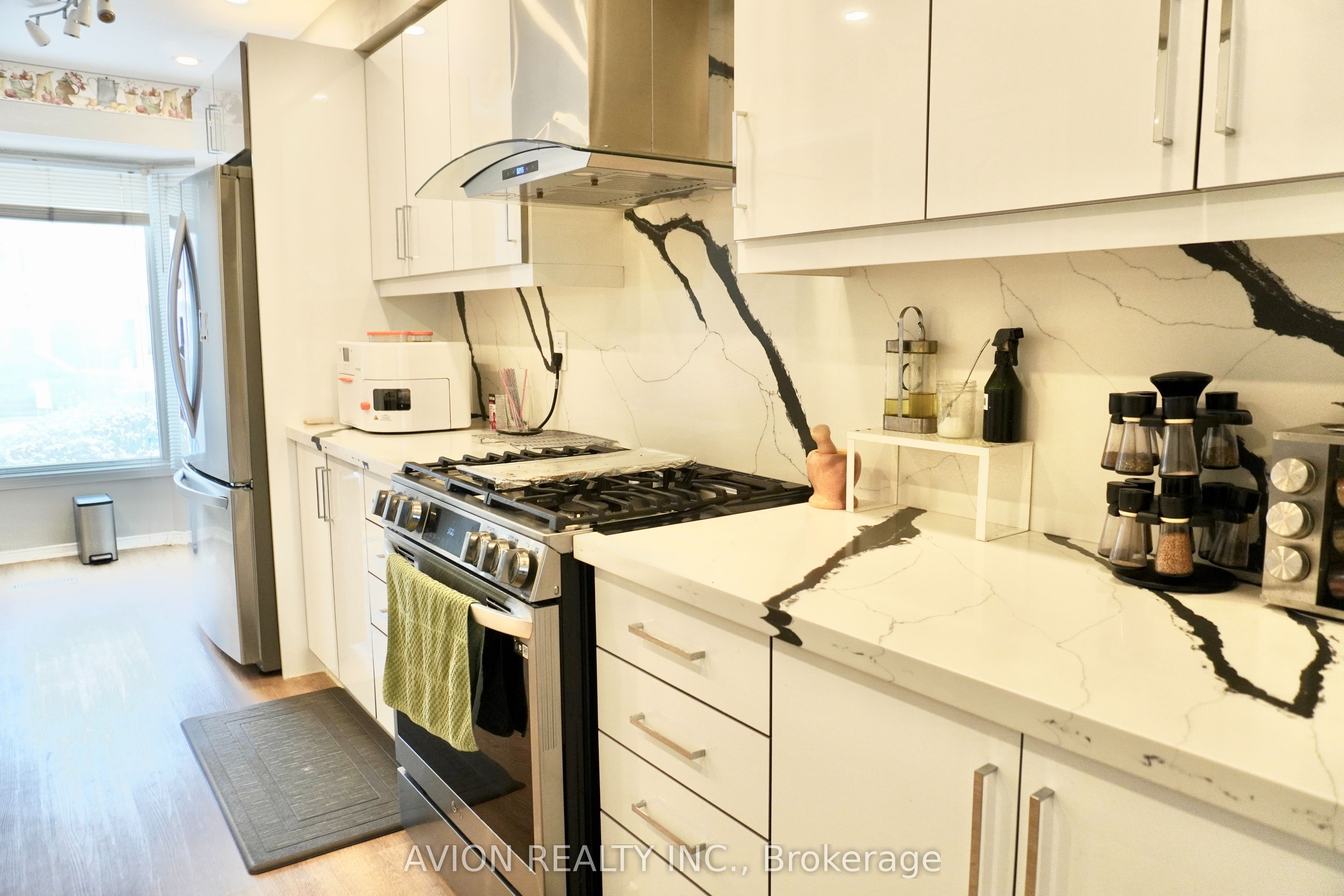 70 Barnes Drive, Ajax, ON L1S 5G5 photo 2