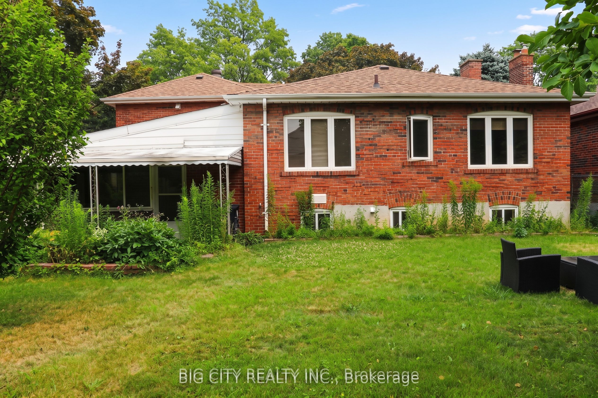 30 Lozoway Drive Lower, Toronto, ON M1K 2Y4