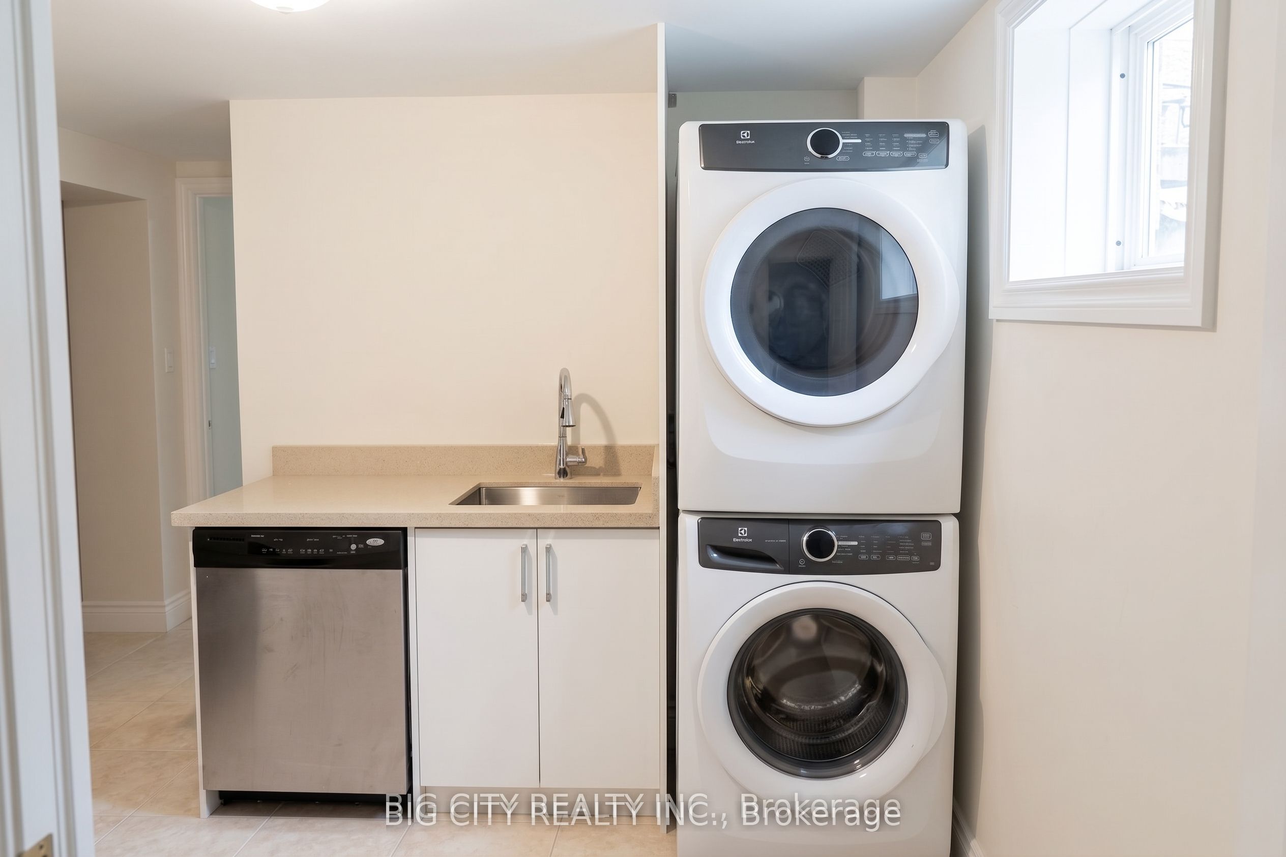 30 Lozoway Drive Lower, Toronto, ON M1K 2Y4 photo 4