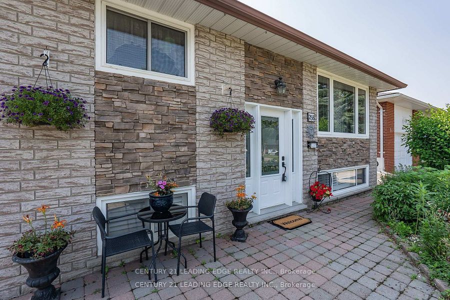 258 Nipigon Street, Oshawa, ON L1J 4N7 photo 2