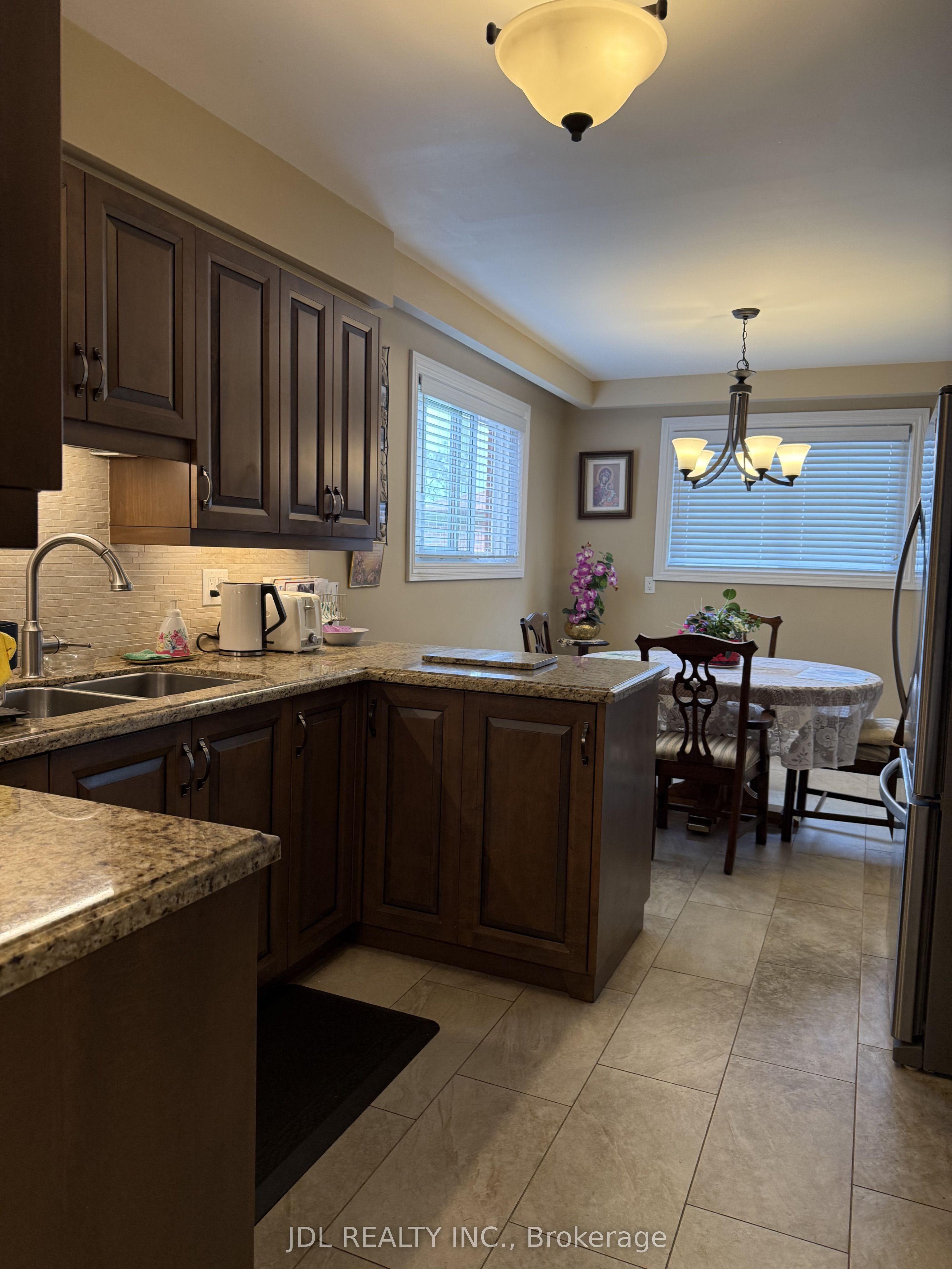 28 Orangewood Crescent Room, Toronto, ON M1W 1C6