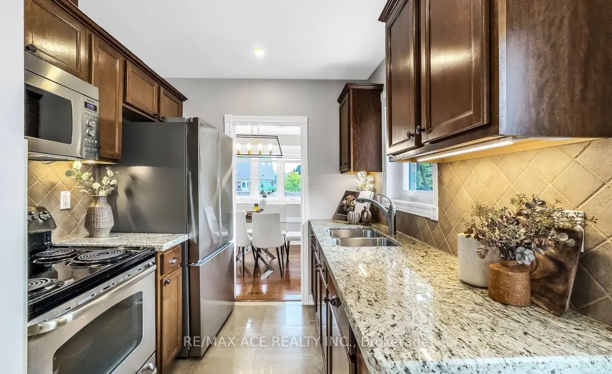 52 Ivorwood Crescent Main, Toronto, ON M1R 2X4 photo 4