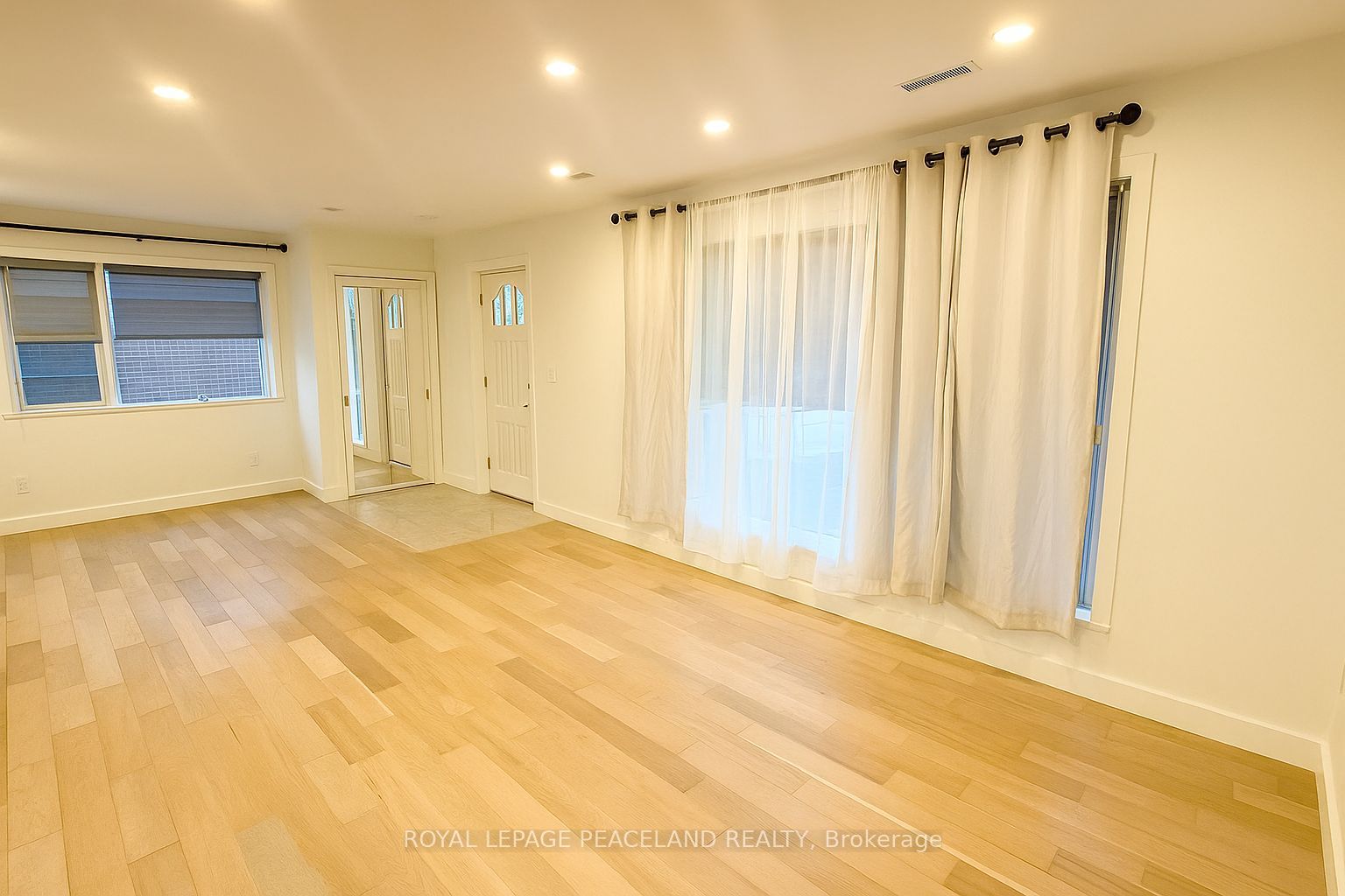 19 Tardree Place UPPER, Toronto, ON M1R 3X2 photo 2