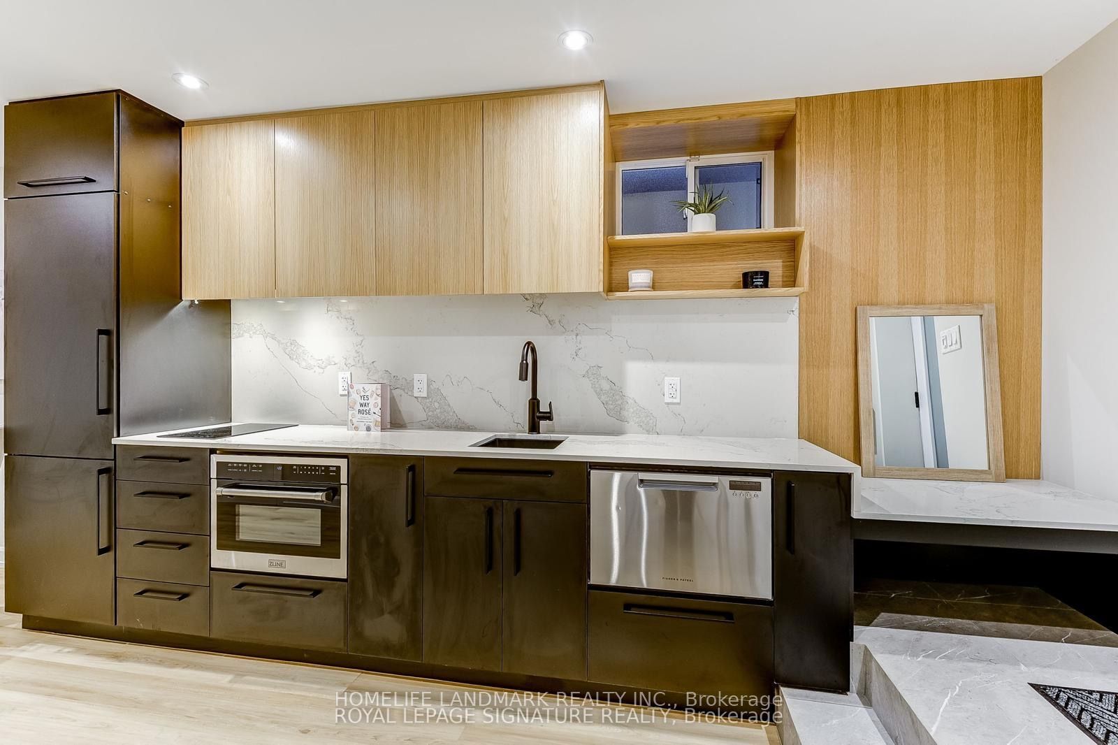 28 Garnock Avenue SE Lower, Toronto, ON M4K 1K5 photo 2