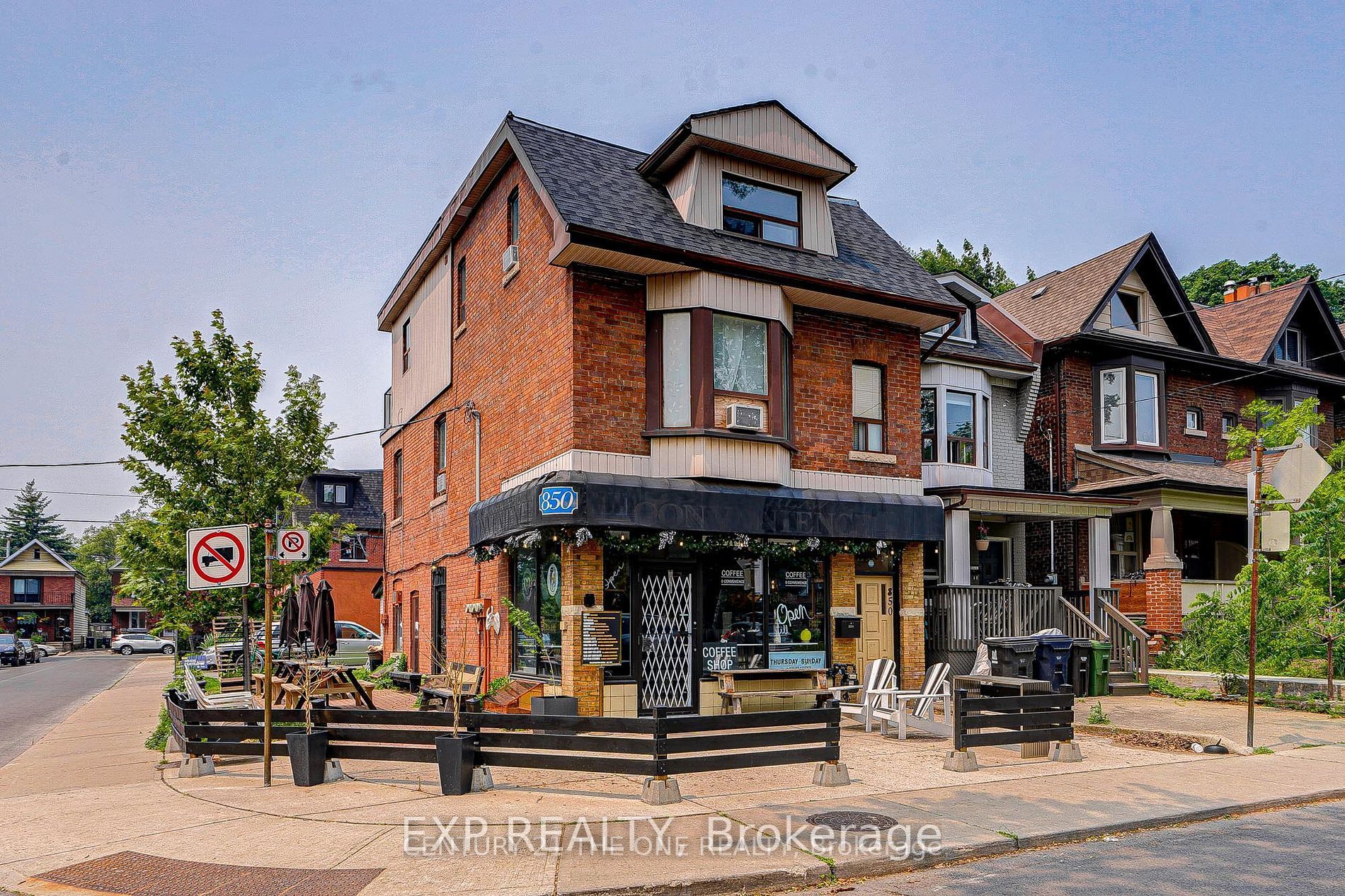 850 Carlaw Avenue Basement, Toronto, ON M4K 3L3 photo 2