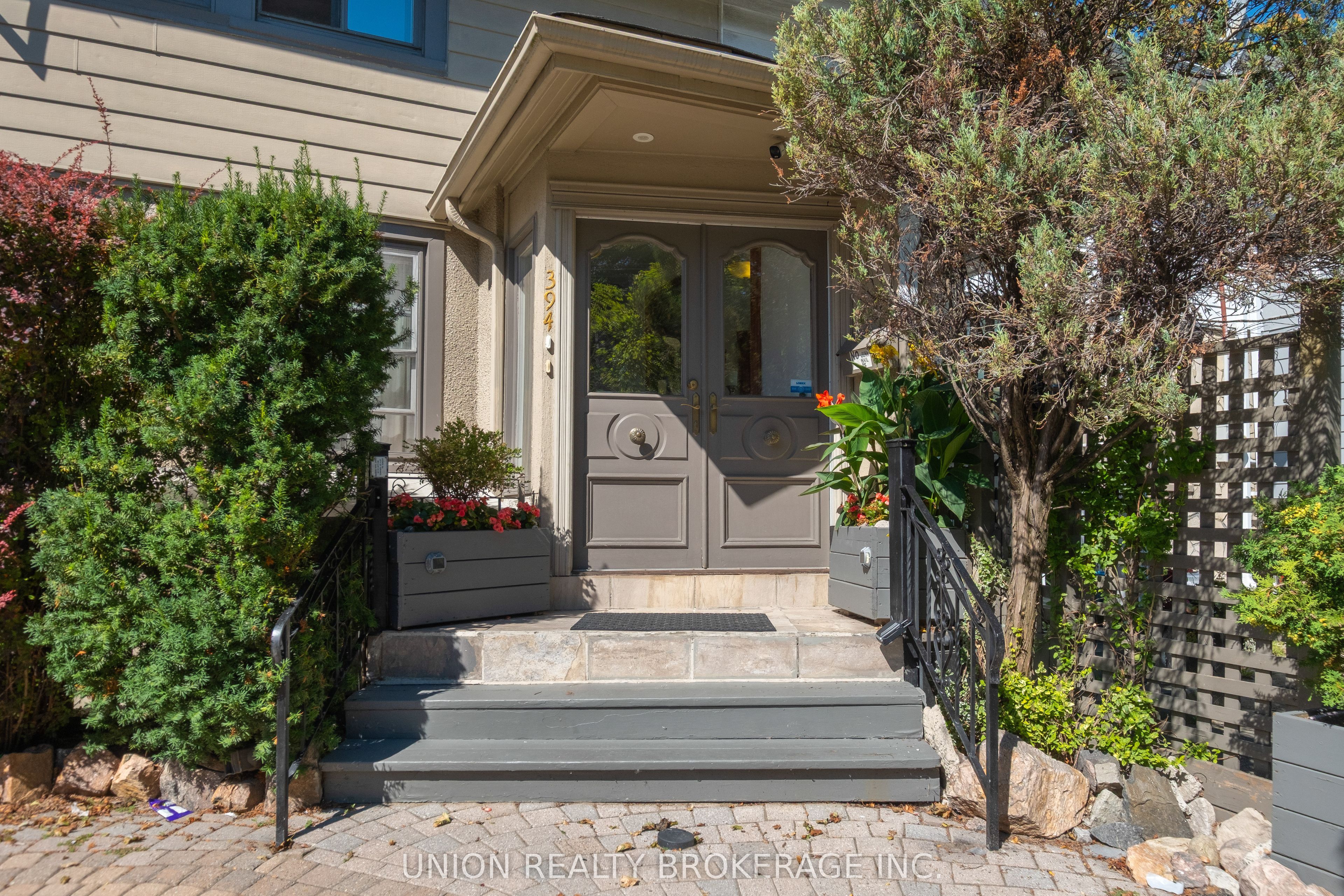 394 Coxwell Avenue, Toronto, ON M4L 3B7 photo 2