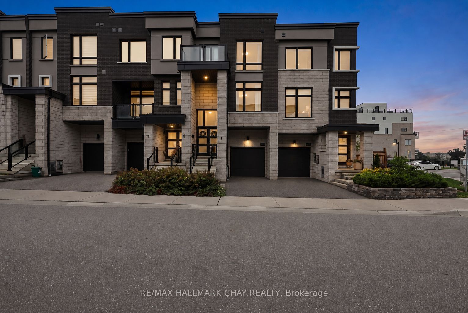 2526 Castlegate Crossing, Pickering, ON L1X 0H6