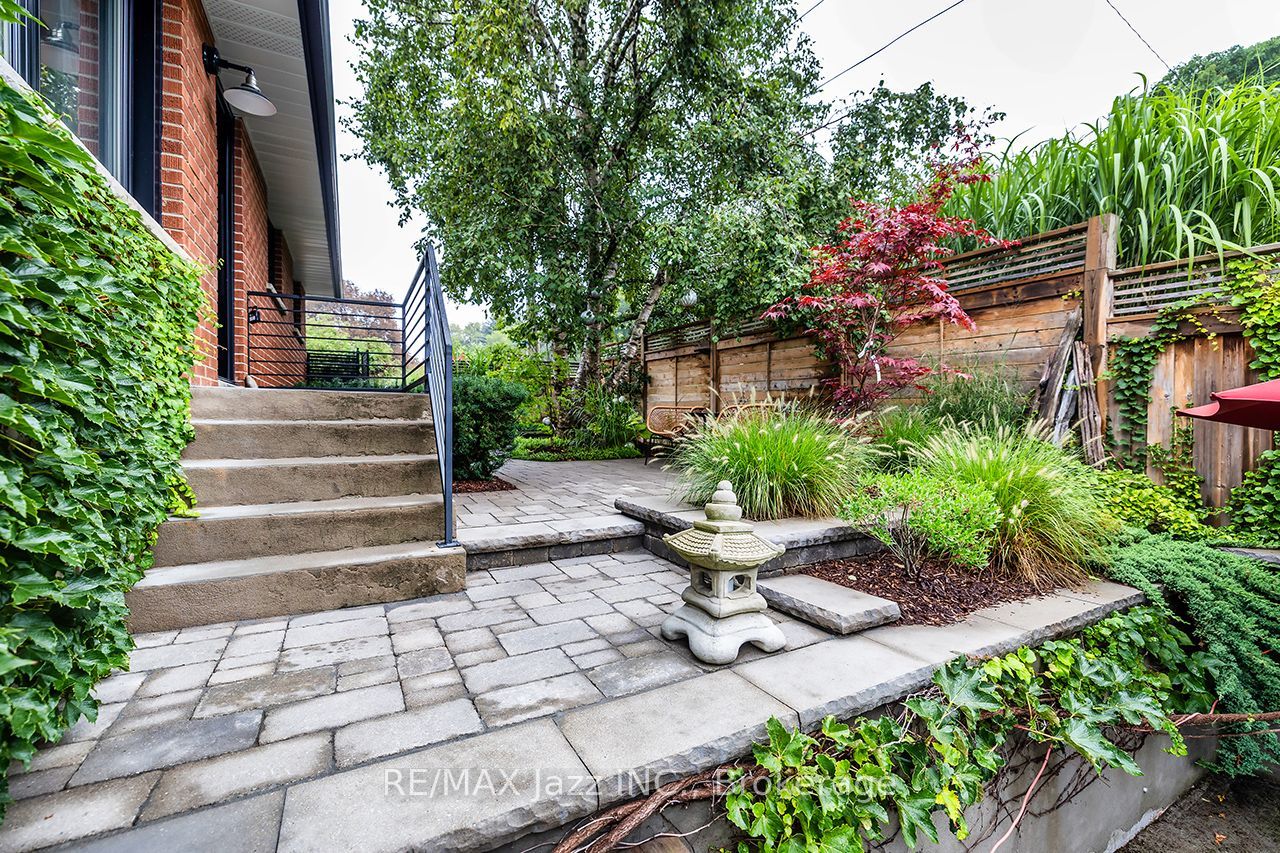 1085 Willowdale Avenue, Oshawa, ON L1H 1W7 photo 3