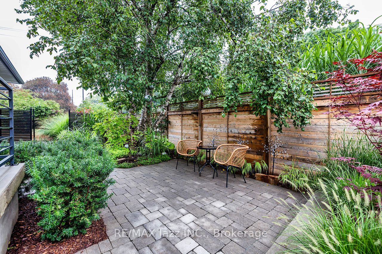1085 Willowdale Avenue, Oshawa, ON L1H 1W7 photo 4