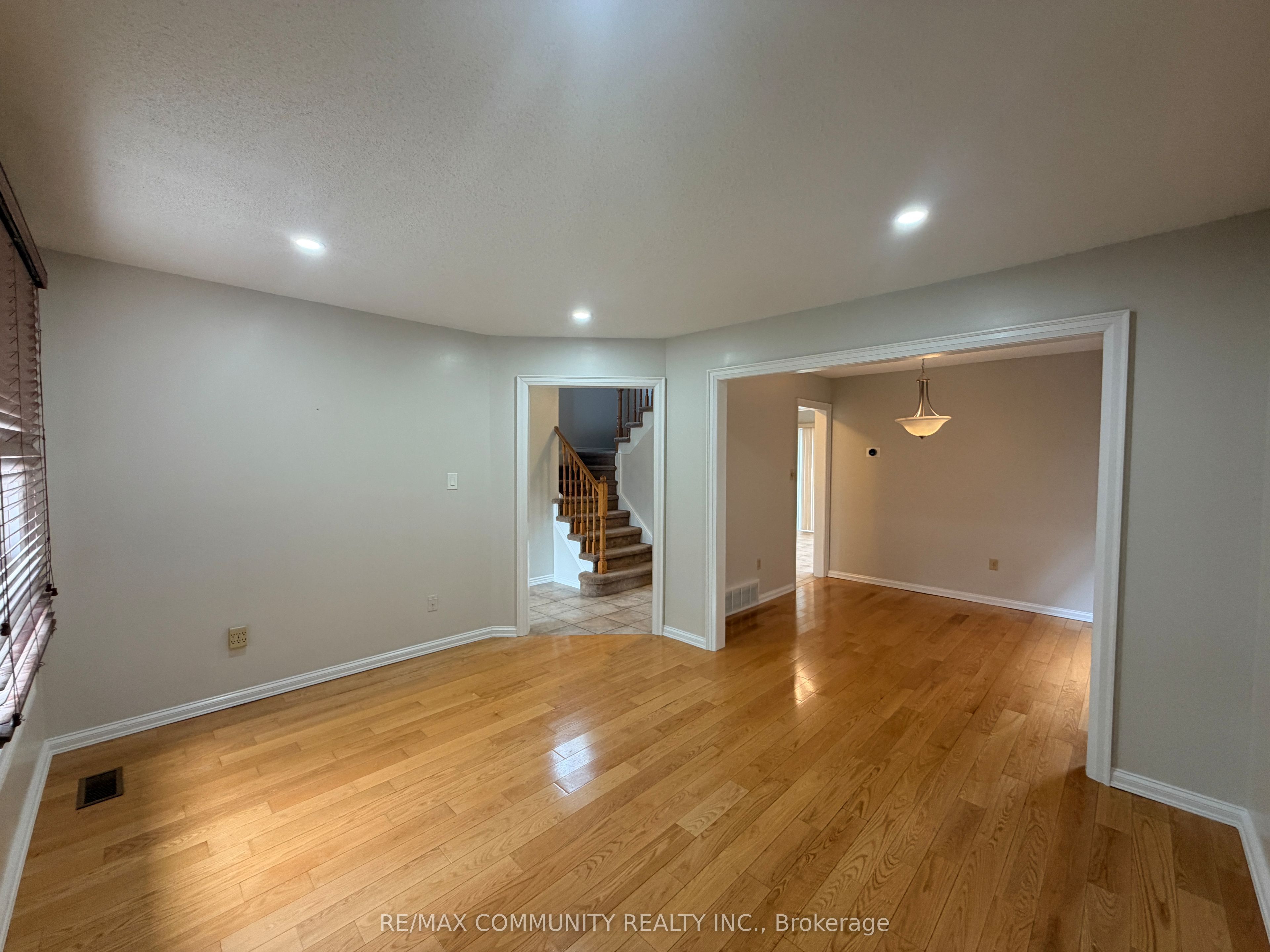 65 Hewitt Crescent Main, Ajax, ON L1S 7A6 photo 4