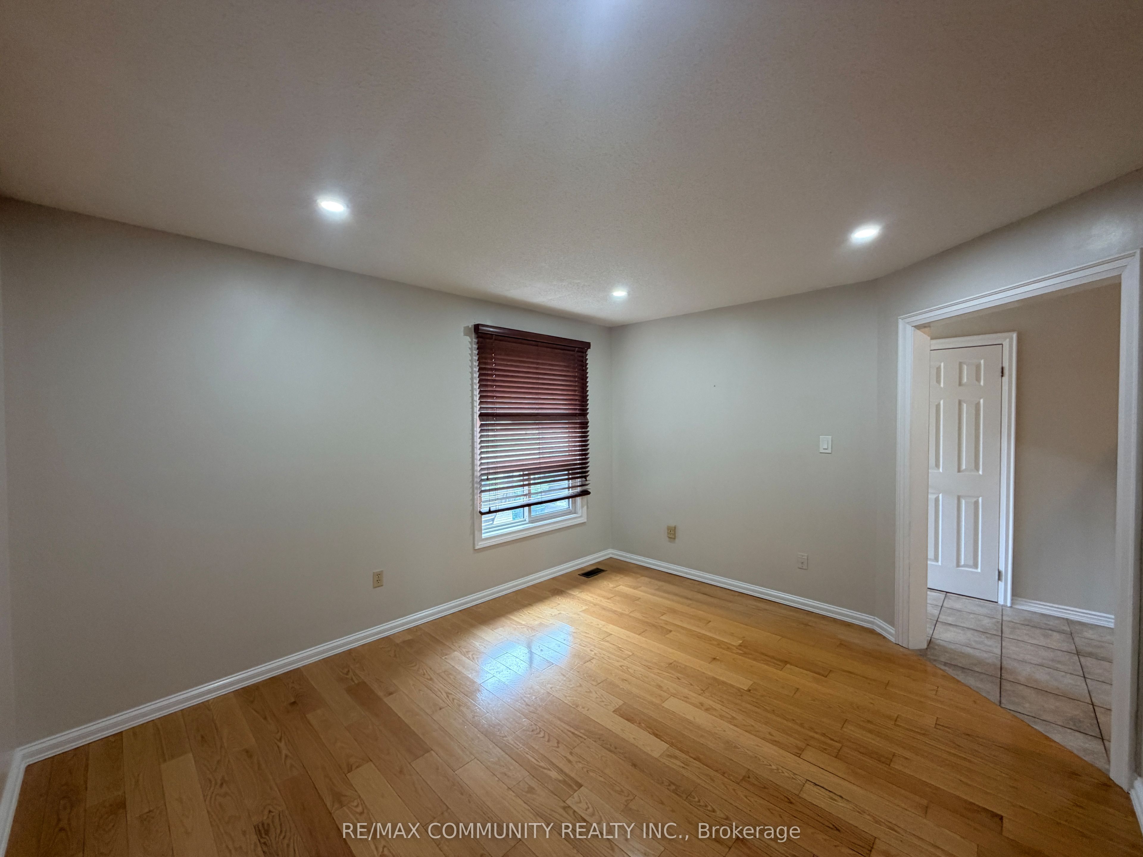 65 Hewitt Crescent Main, Ajax, ON L1S 7A6 photo 5