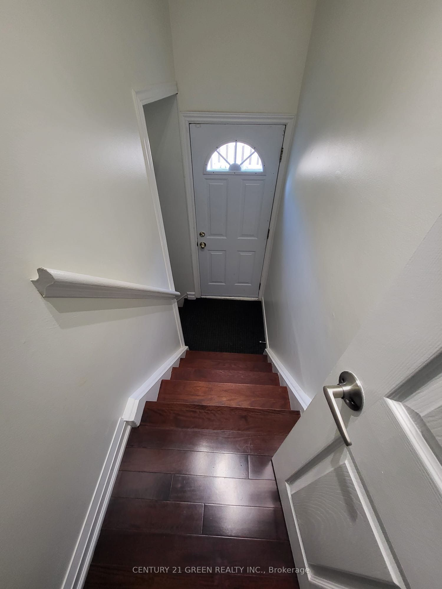 37 Ravenview Drive BSMT, Toronto, ON M1E 3L9 photo 3