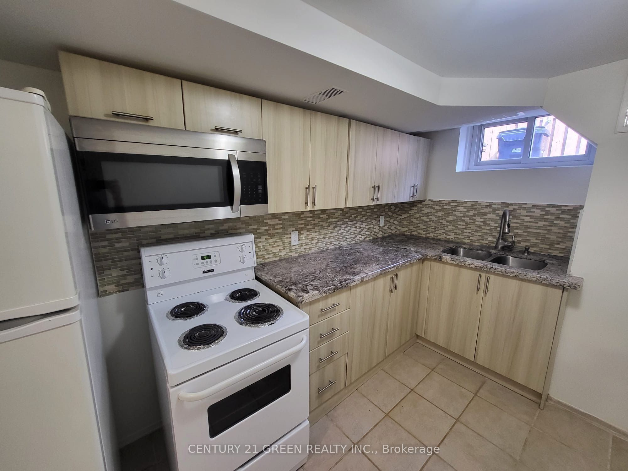 37 Ravenview Drive BSMT, Toronto, ON M1E 3L9 photo 4