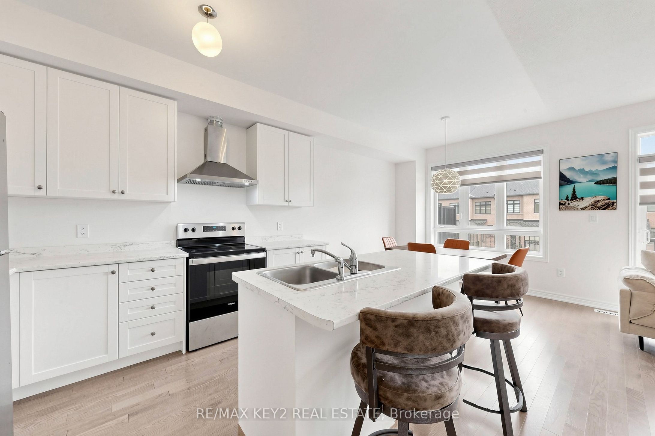 2955 Starlight Drive, Pickering, ON L1X 0S1 photo 2