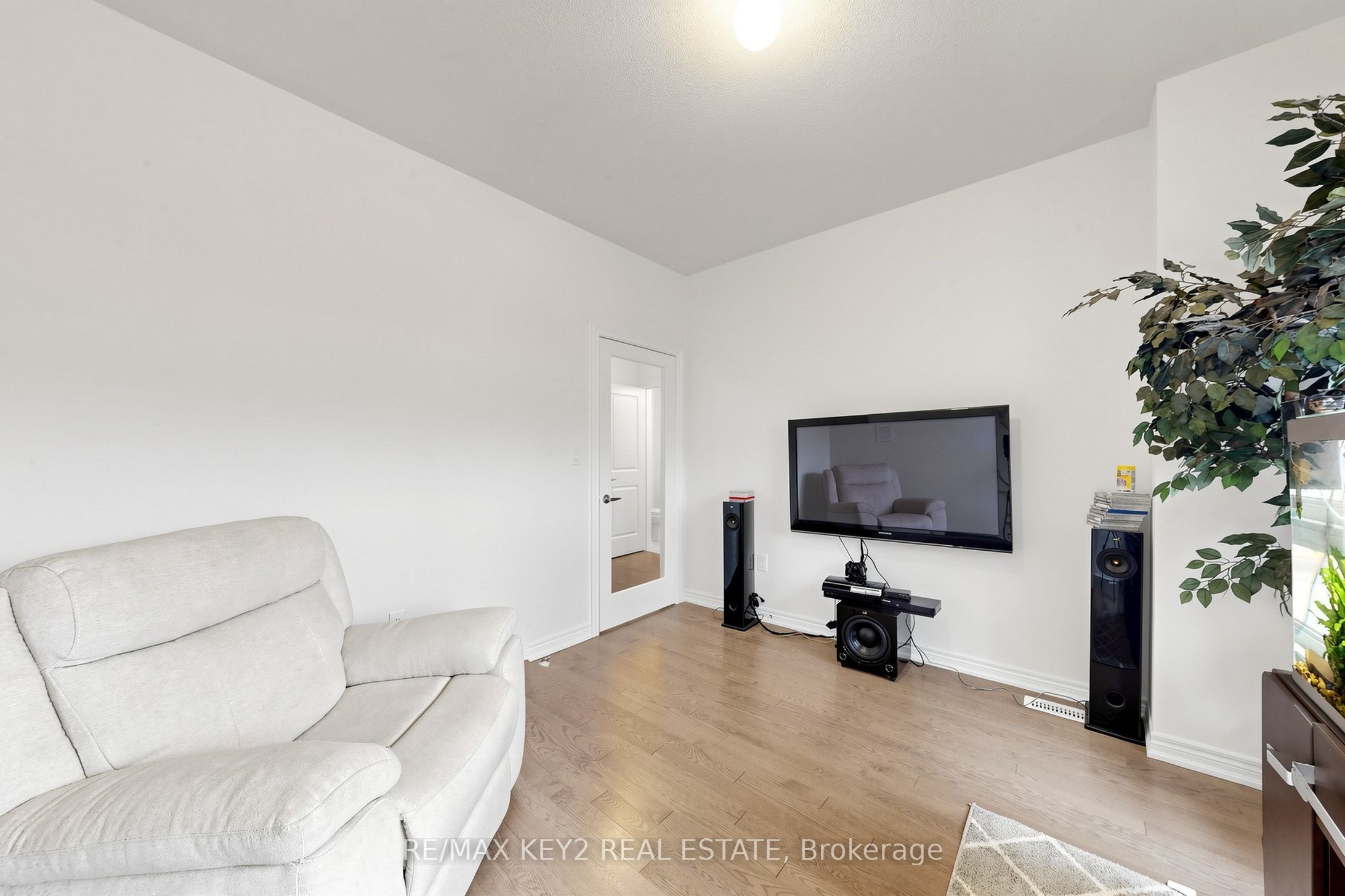 2955 Starlight Drive, Pickering, ON L1X 0S1 photo 4