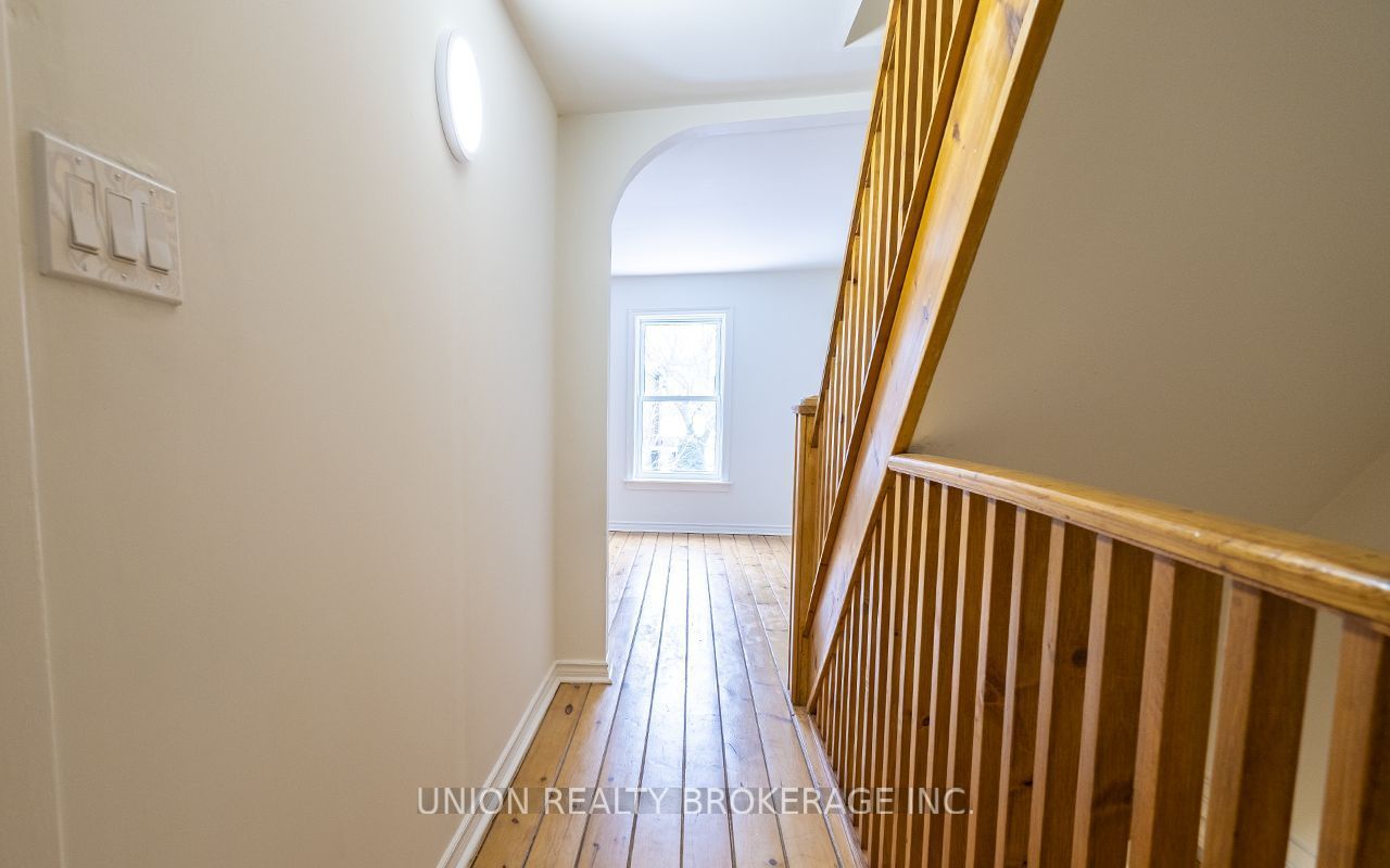 368 Main Street Upper (Unit A), Toronto, ON M4C 4X8 photo 5