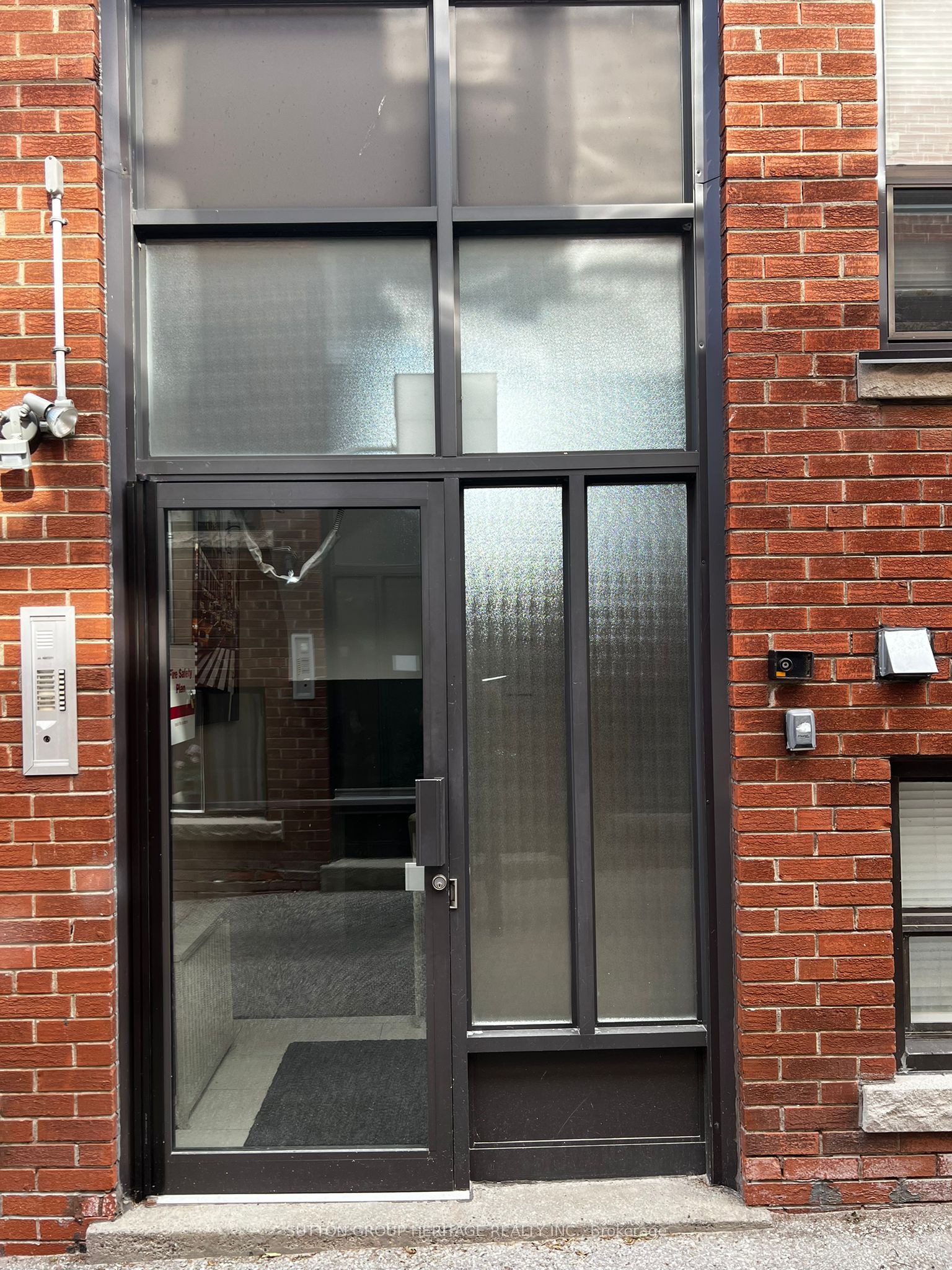 10 Donora Drive 301, Toronto, ON M4B 1B4 photo 2