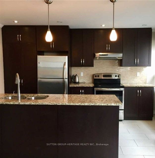 10 Donora Drive 301, Toronto, ON M4B 1B4 photo 4