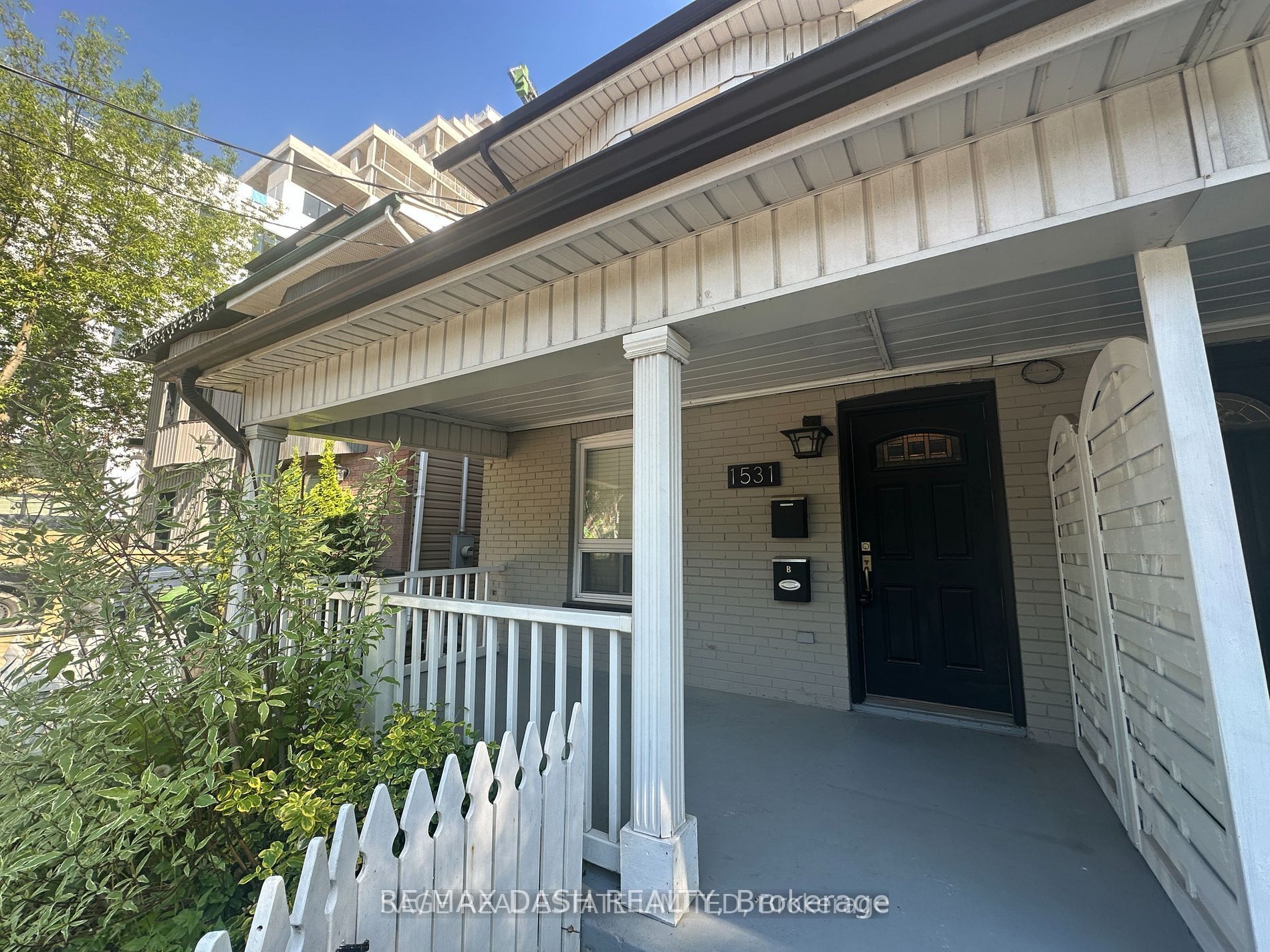 1531 Queen Street E Upper, Toronto, ON M4L 1E5 photo 2