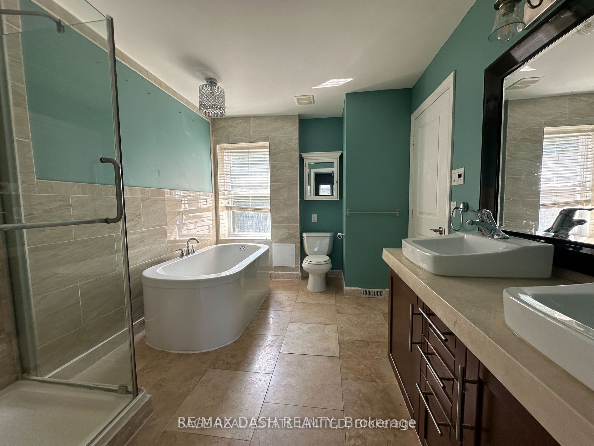 1531 Queen Street E Upper, Toronto, ON M4L 1E5 photo 4