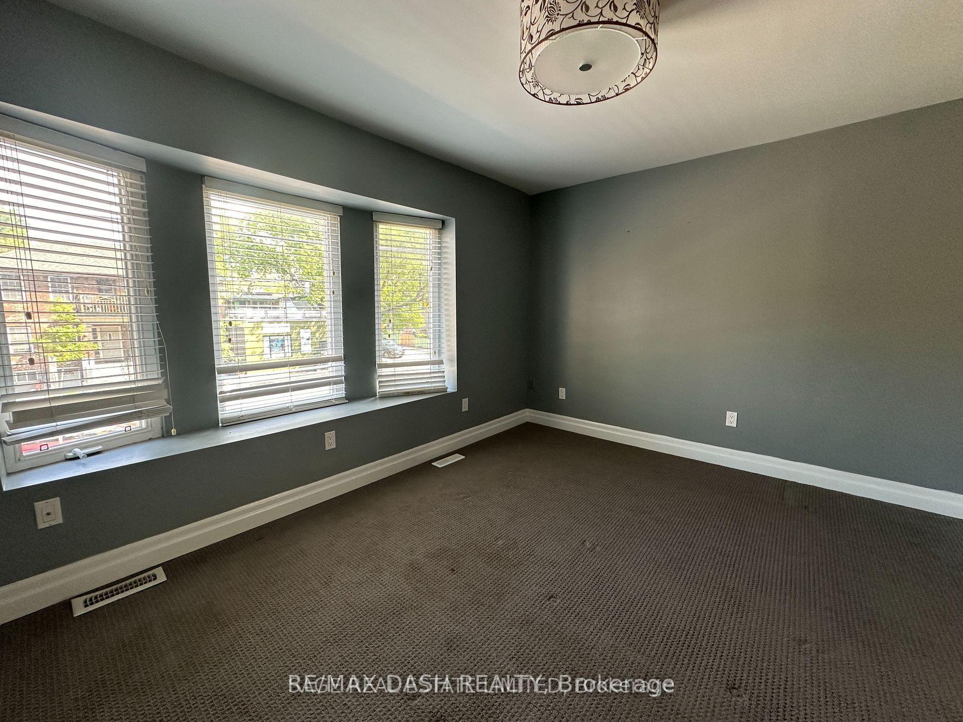 1531 Queen Street E Upper, Toronto, ON M4L 1E5 photo 5