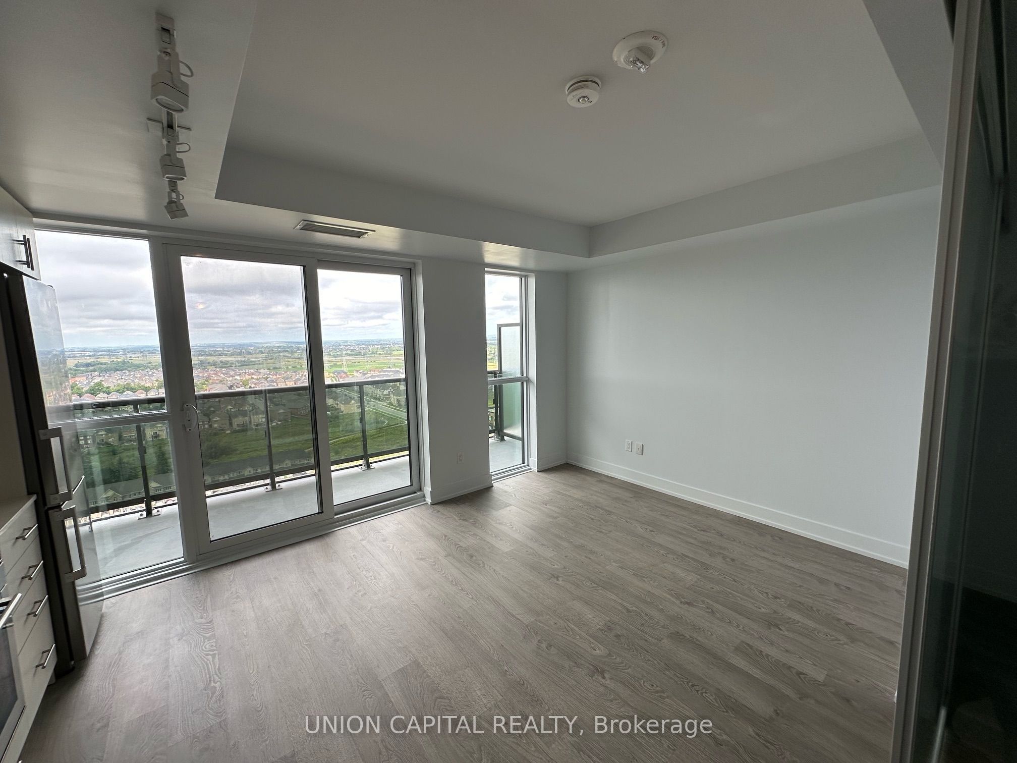 2550 Simcoe Street N 2221, Oshawa, ON L1L 0R5 photo 4