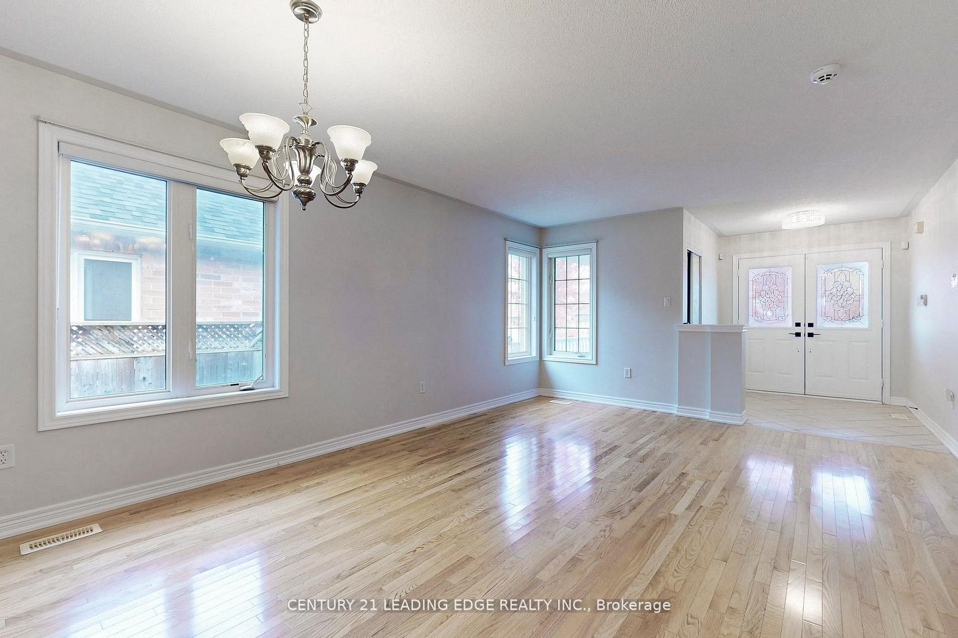 29 Pardon Ave Avenue, Whitby, ON L1P 1V1 photo 2