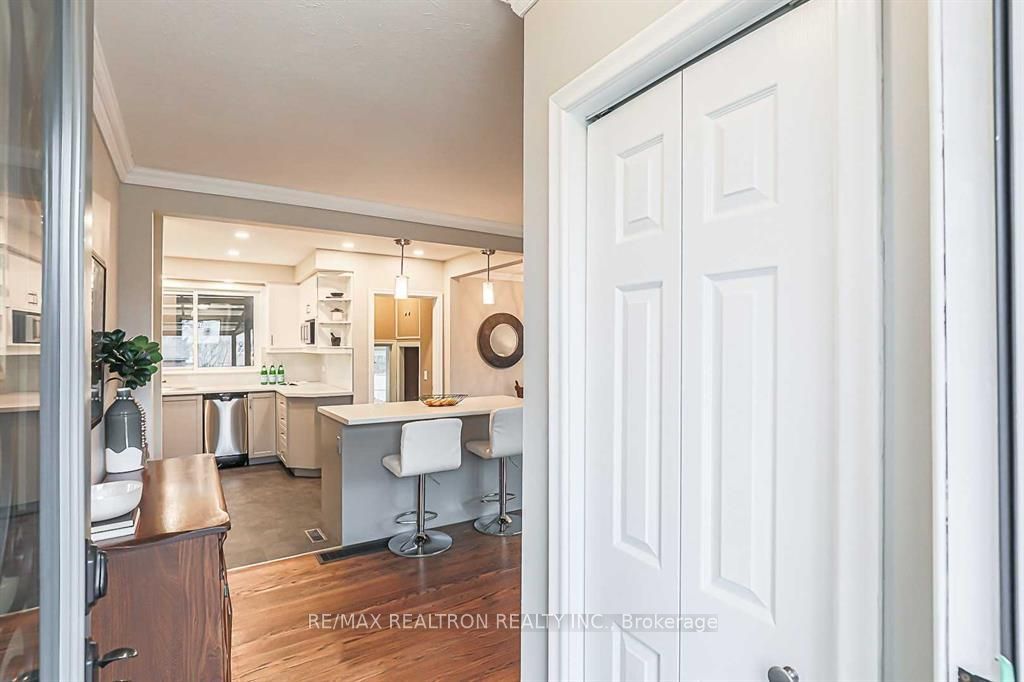 917 Henry Street, Whitby, ON L1N 5E6 photo 2