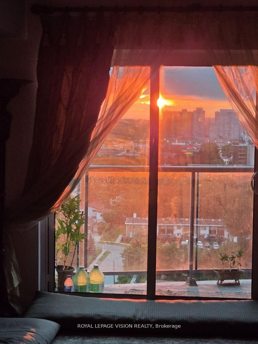 2150 Lawrence Avenue 1812, Toronto, ON M1R 3A7 photo 2