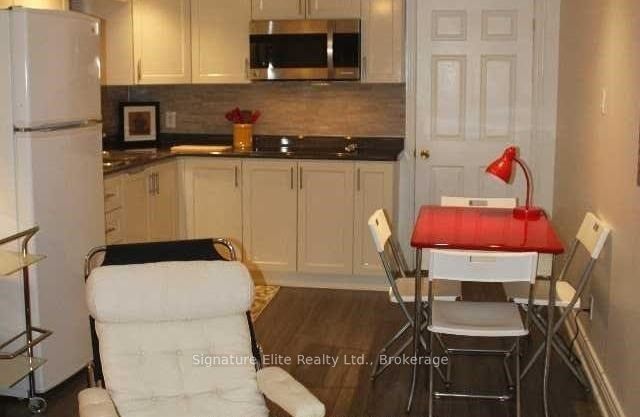 230 Clonmore Drive Lower, Toronto, ON M1N 1Y1 photo 3