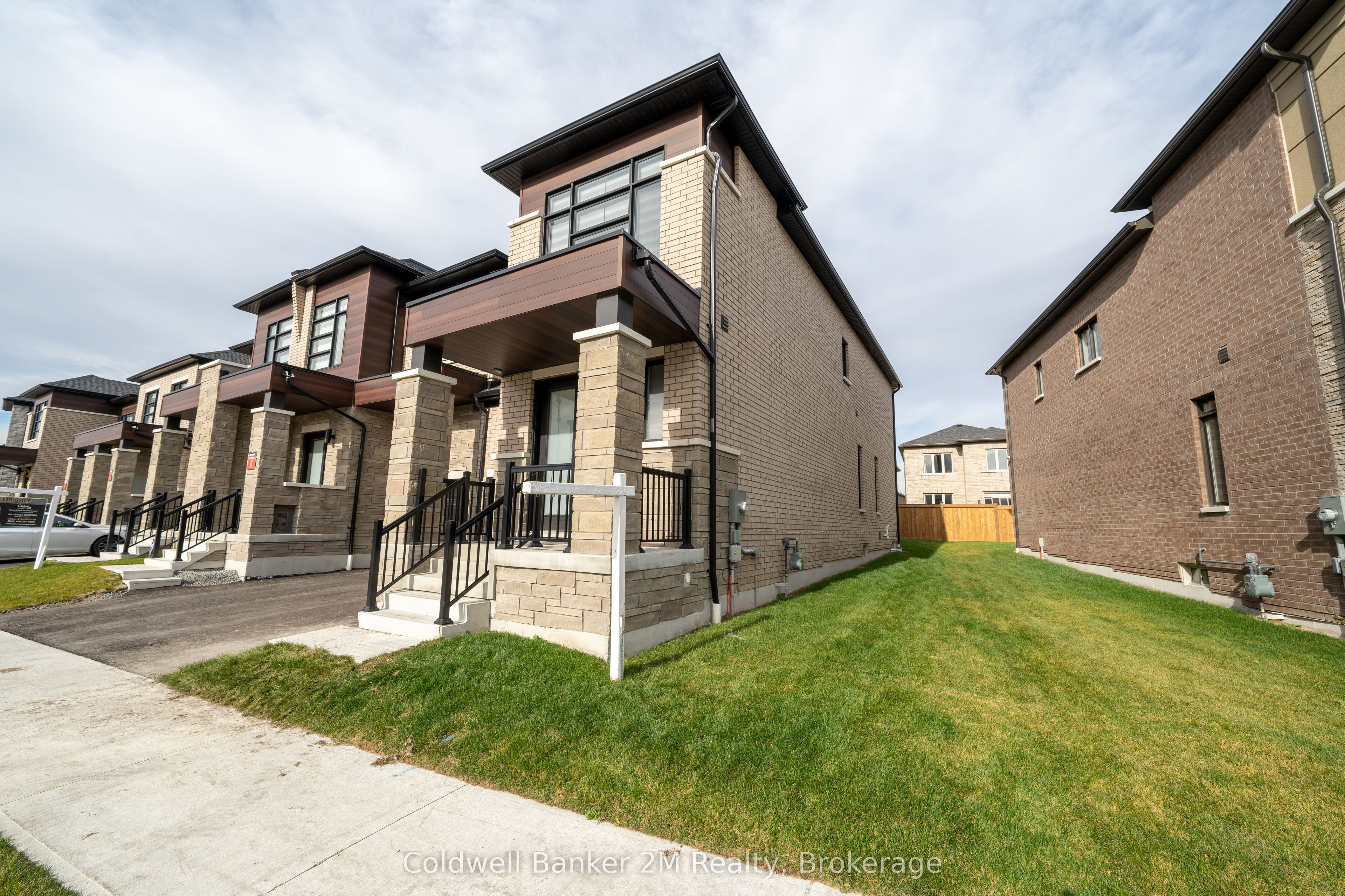 136 Ogston Crescent, Whitby, ON L1P 0H3