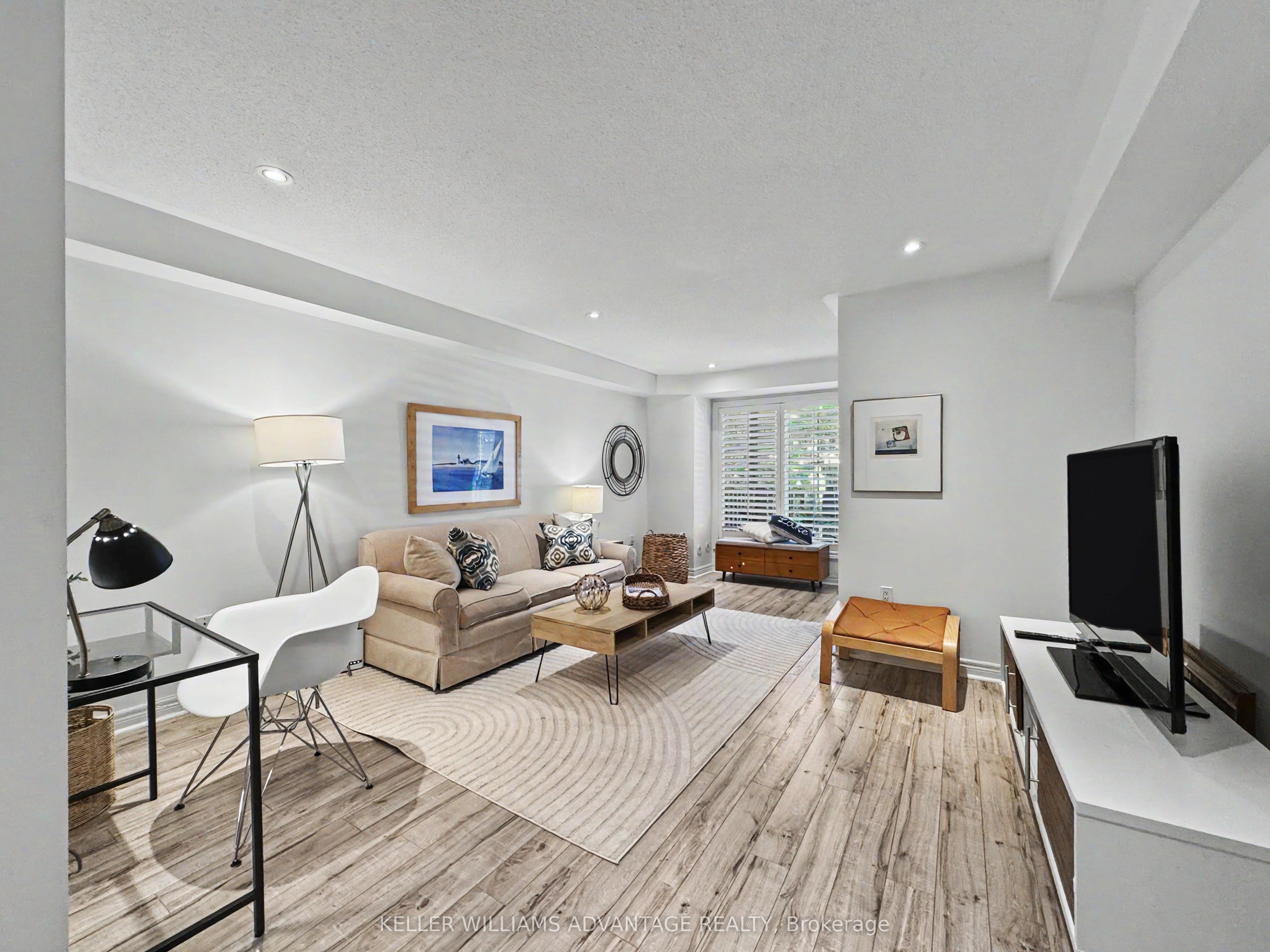 78 Woodbine Avenue, Toronto, ON M4L 2A2 photo 2