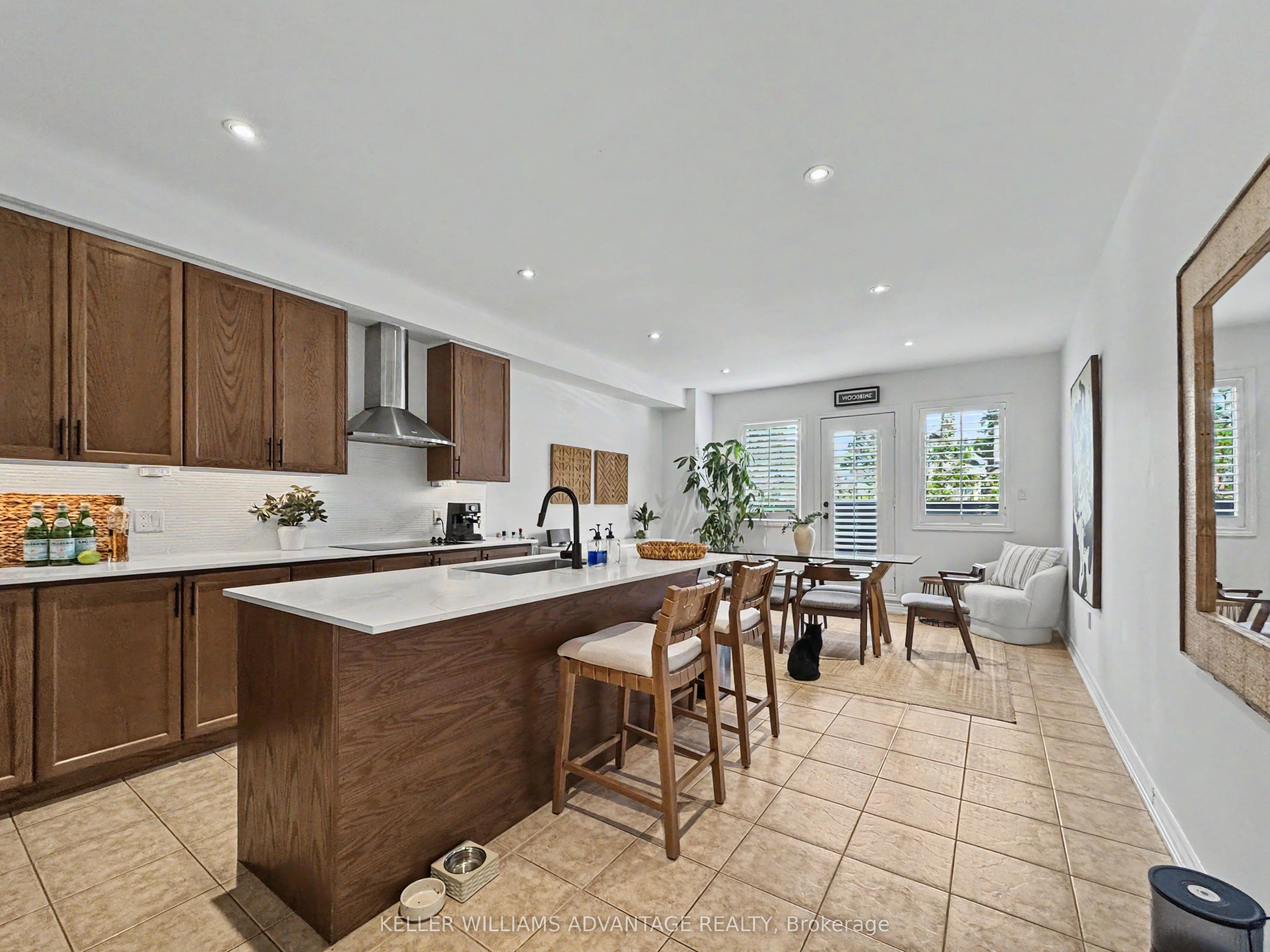 78 Woodbine Avenue, Toronto, ON M4L 2A2 photo 3