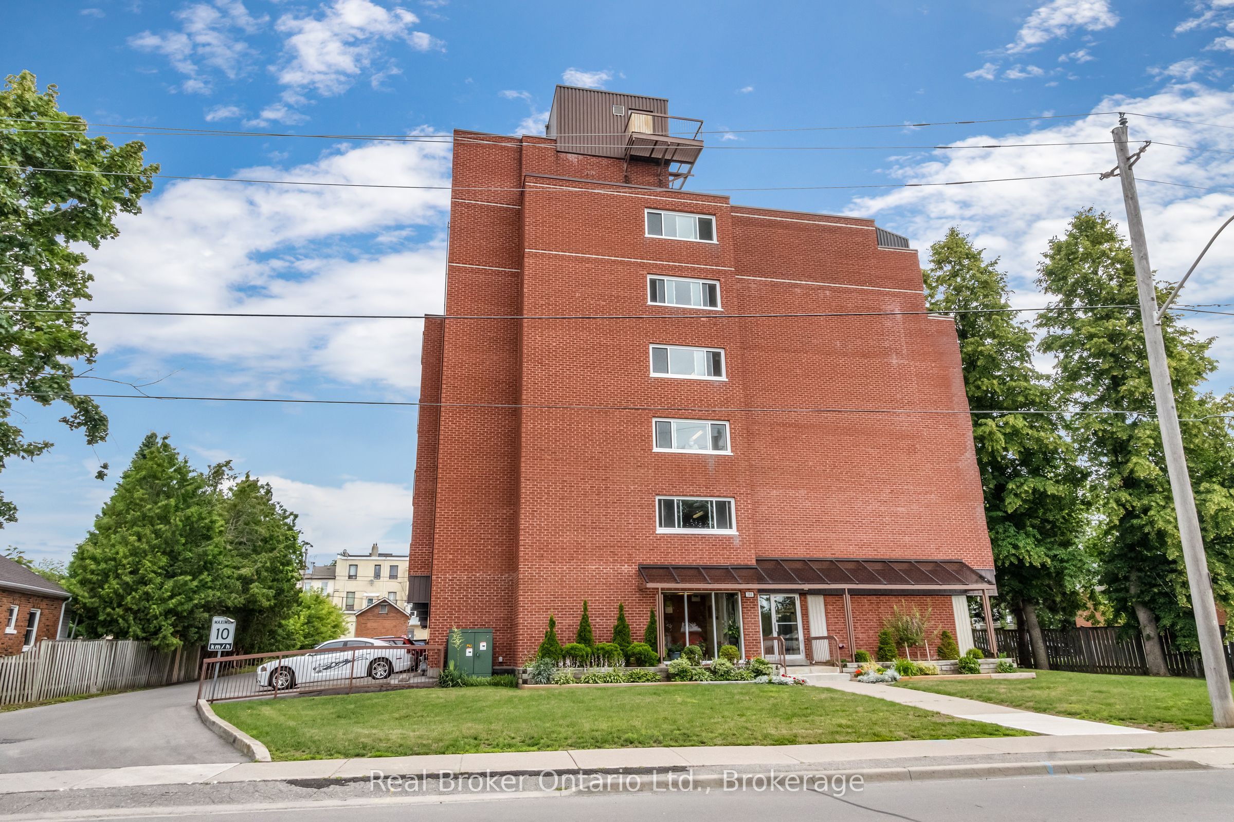 144 Queen Street 504, Clarington, ON L1C 1M9 photo 2
