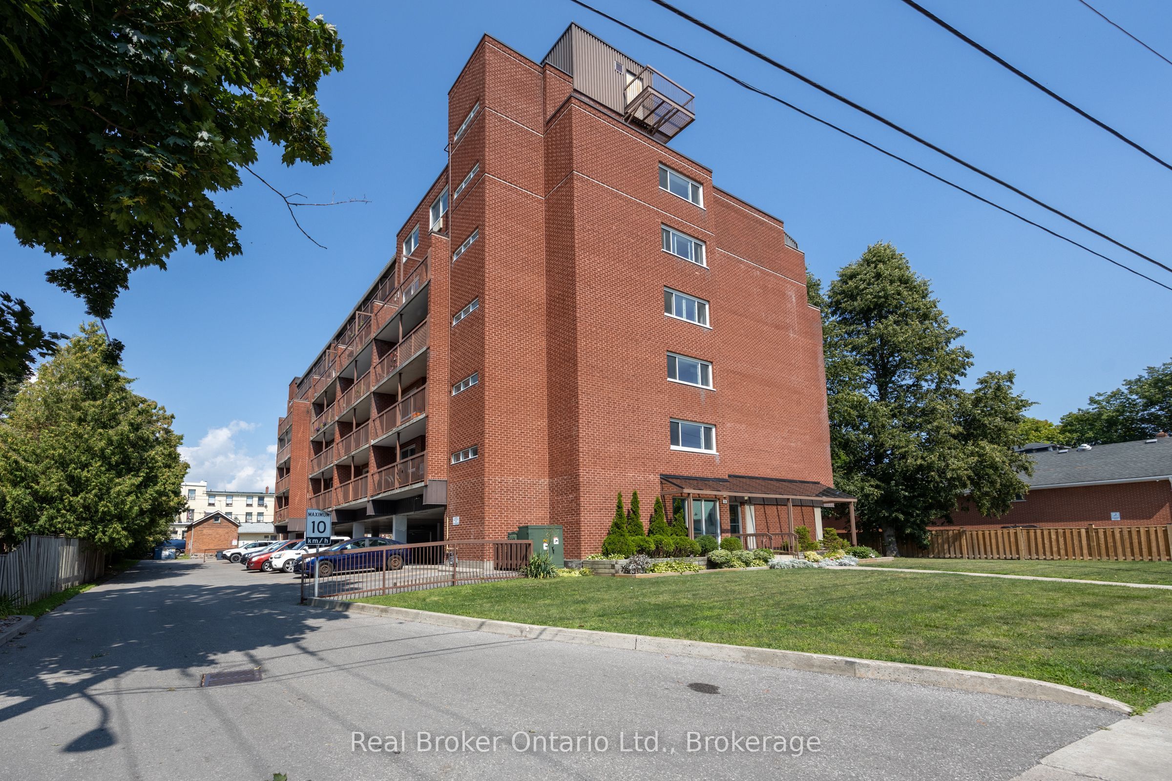 144 Queen Street 504, Clarington, ON L1C 1M9 photo 3