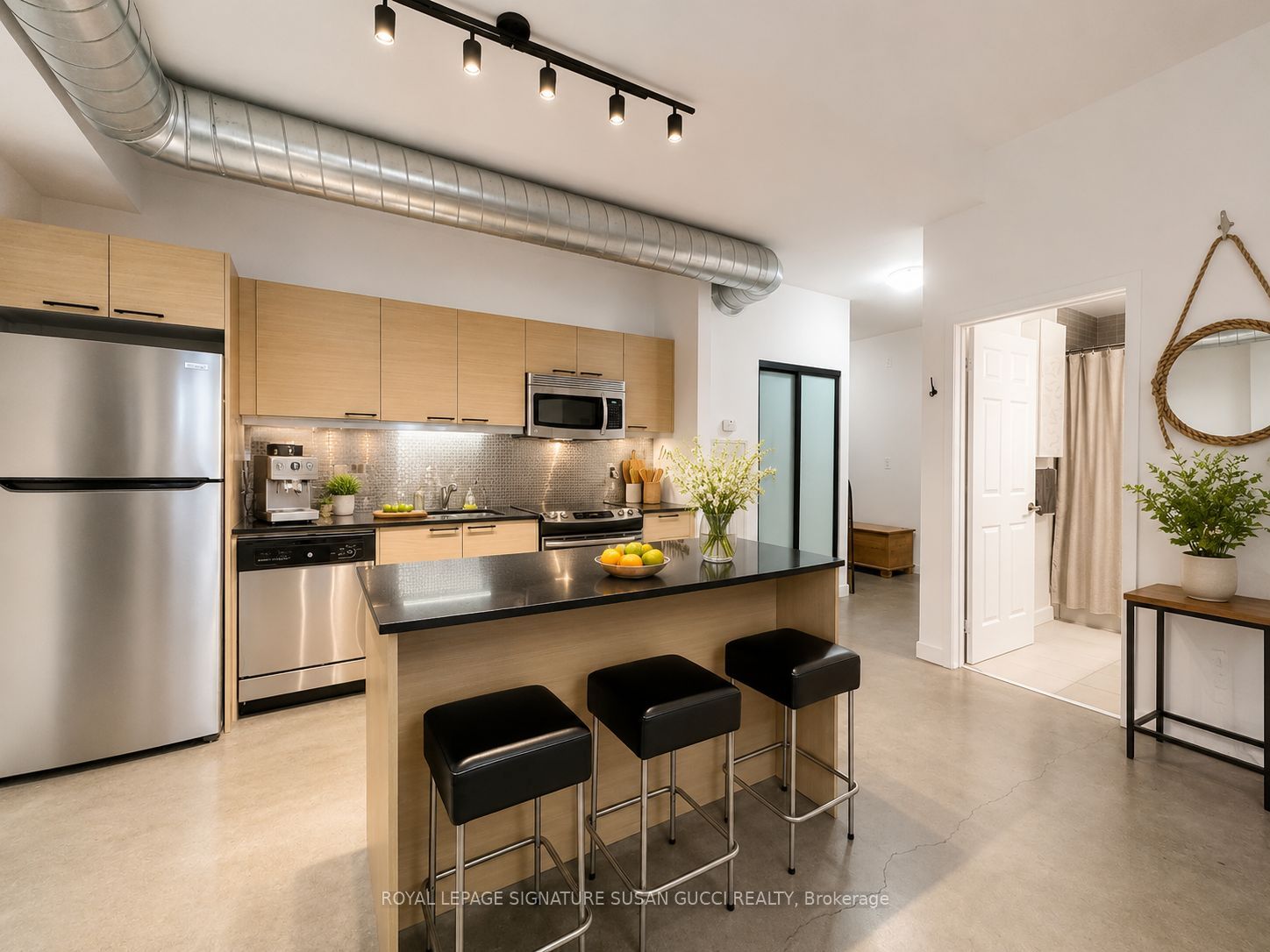 625 Queen Street E 610, Toronto, ON M4M 1G7 photo 4