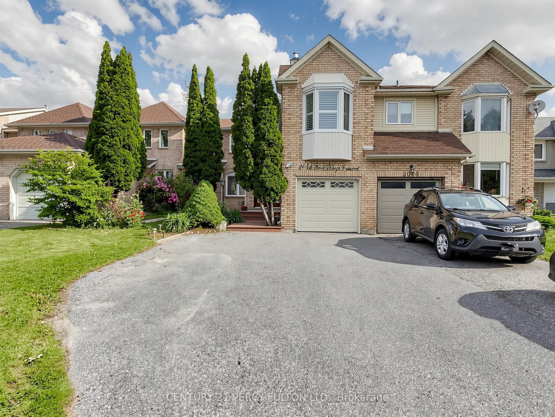 2052 Blue Ridge Crescent, Pickering, ON L1X 2N5 photo 2