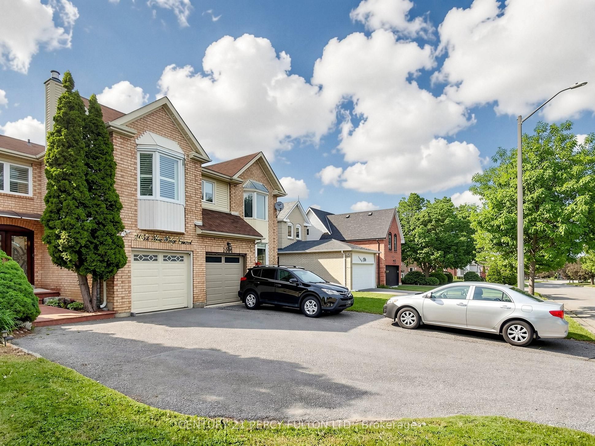 2052 Blue Ridge Crescent, Pickering, ON L1X 2N5 photo 3